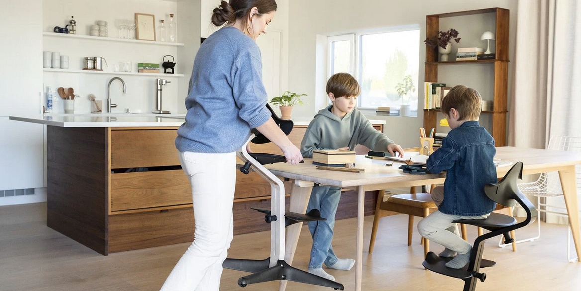 STOKKE Nomi Krzesełko do karmienia + Zestaw dla noworodka Natural White Kod producenta 7040356265015