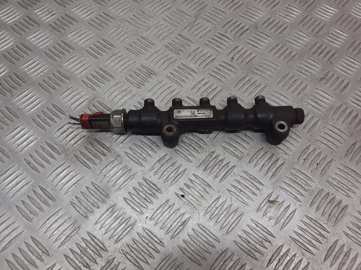 топливная рейка mazda 2 DY 1.4