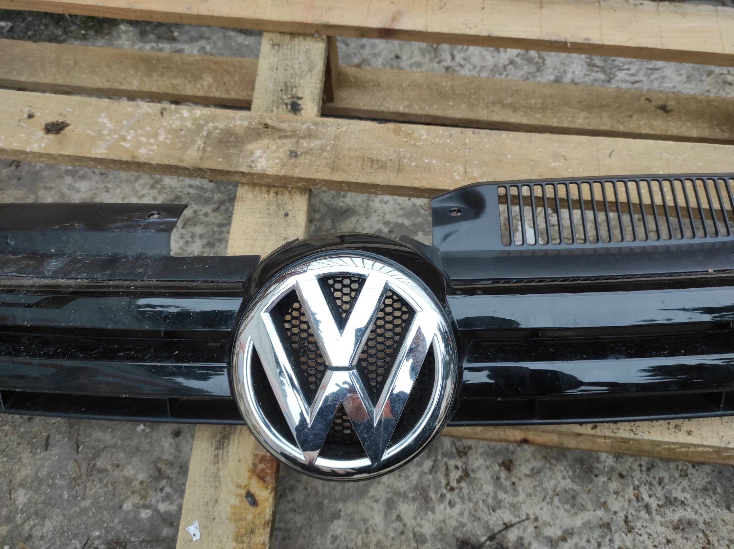 Volkswagen 5K0853653 grille radiator