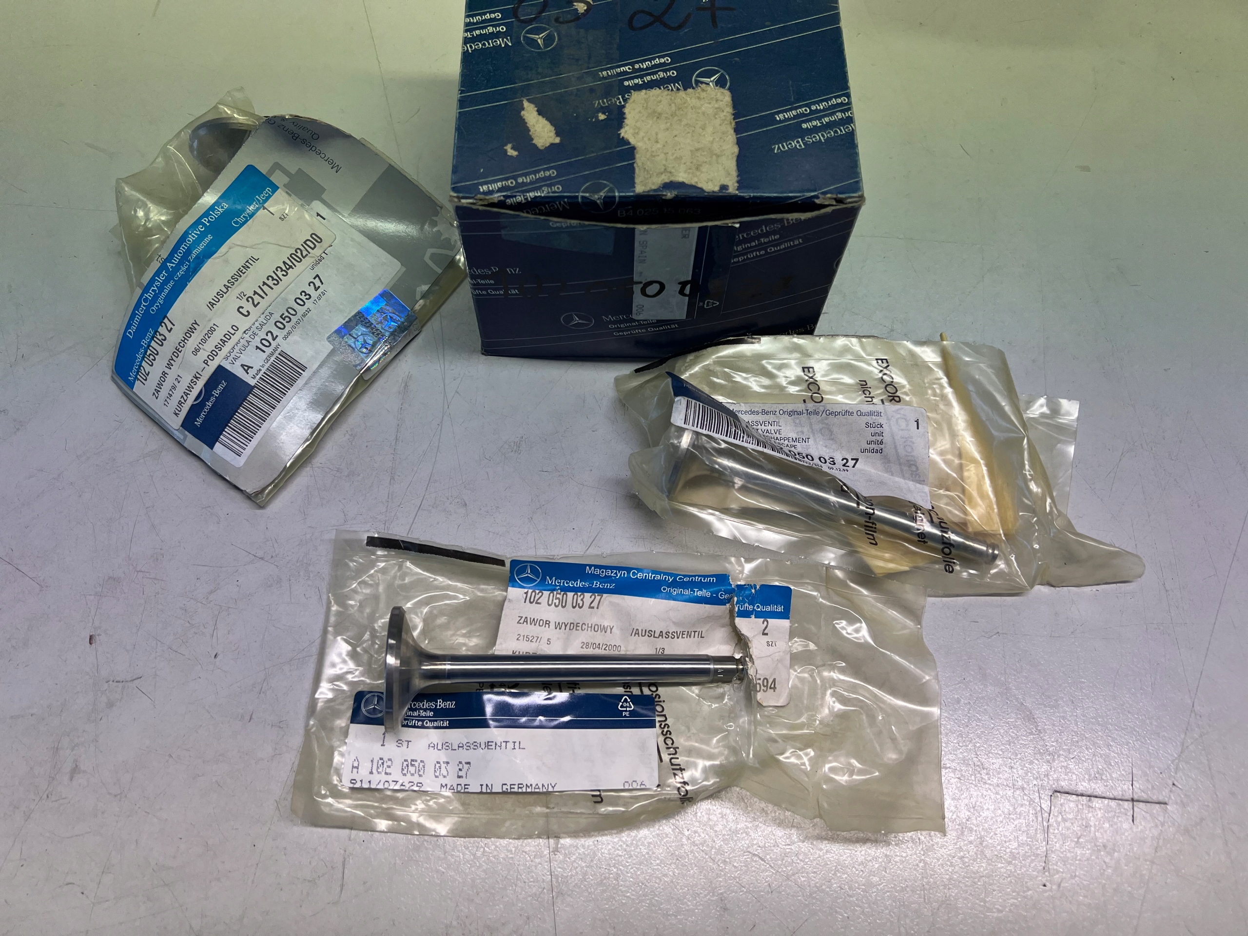 MERCEDES M102 2 3 ZAWOR WYDECHOWY NOWY ORYG FV