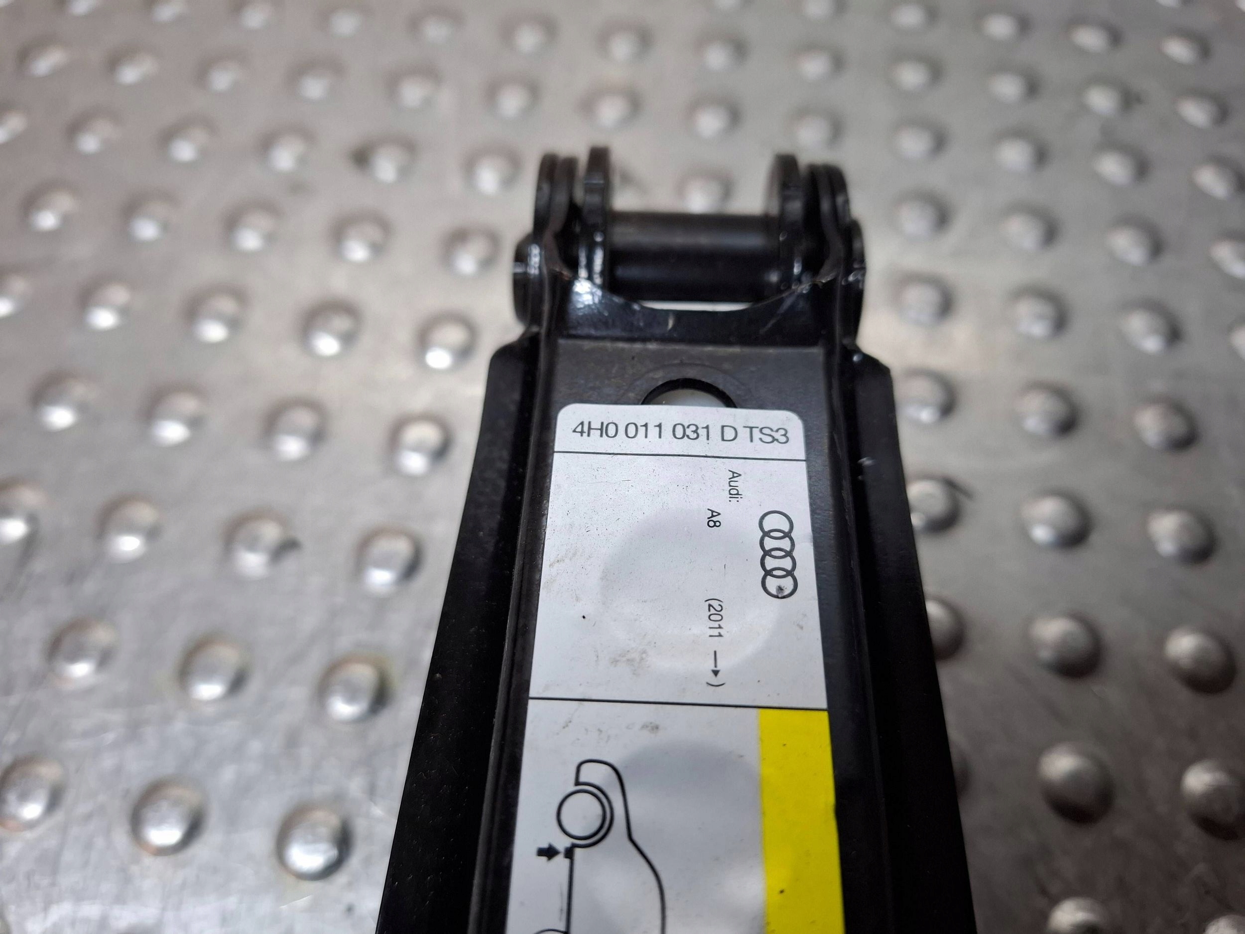 emelő lehúzó 4H0011031D AUDI A8 D4