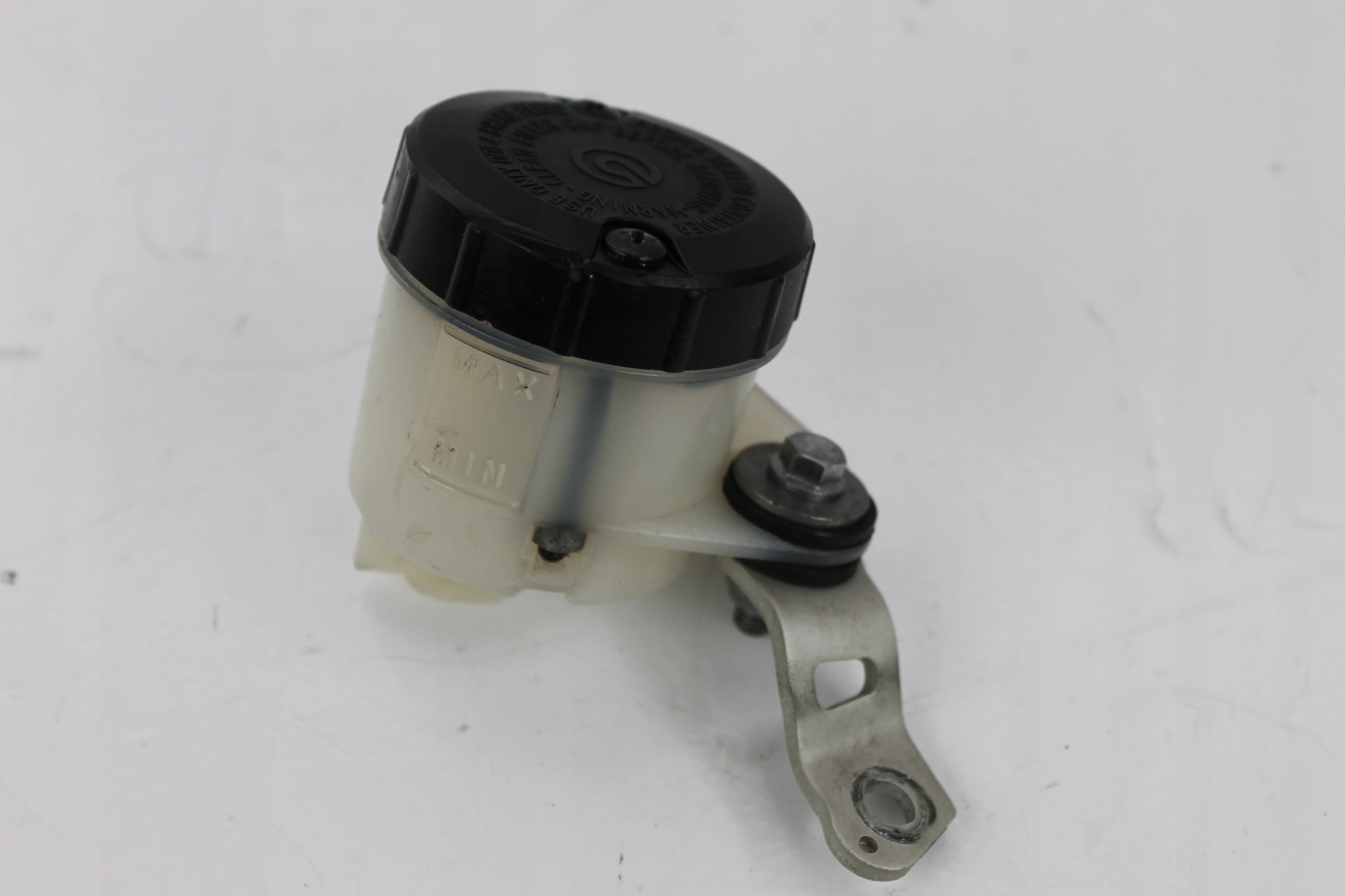 TRIUMPH DAYTONA 675 06-12 ZBIORNICZEK PŁYNU HAMULCOWEGO POMPA HAMULCA