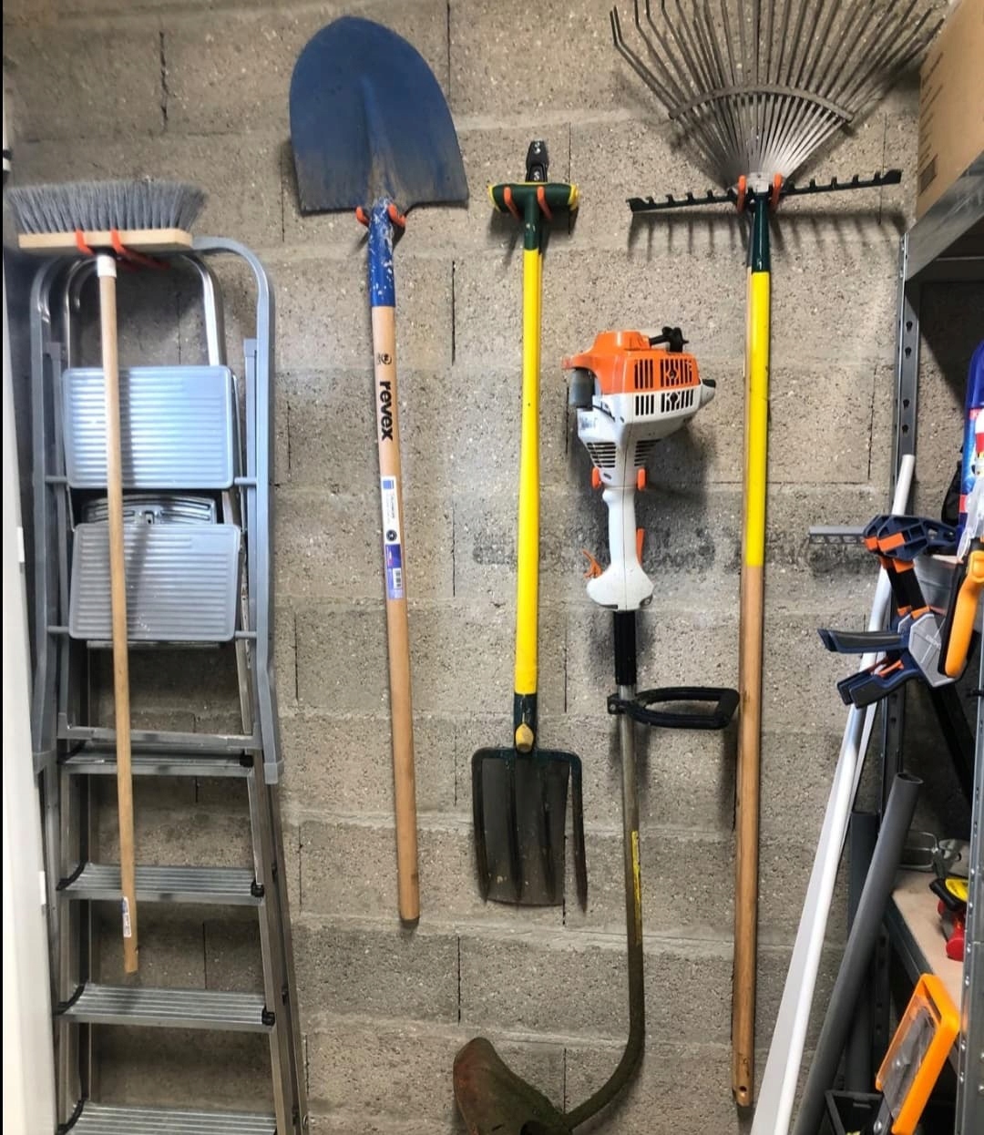 HAK UCHWYT WIESZAK NA ROWER DRABINY PRZEWODY HK02C Liczba stanowisk 1