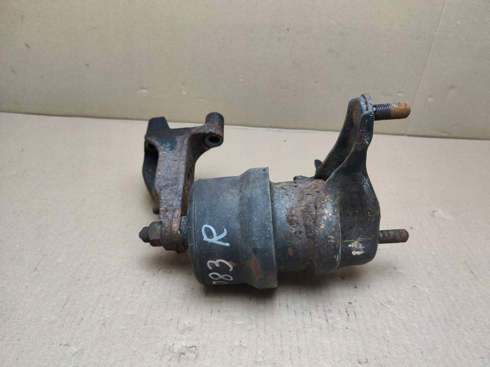 engine mount right side Toyota Sienna 3 2011