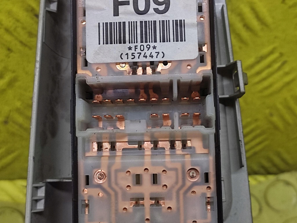 SUBARU FORESTER 2 window control switch 157447
