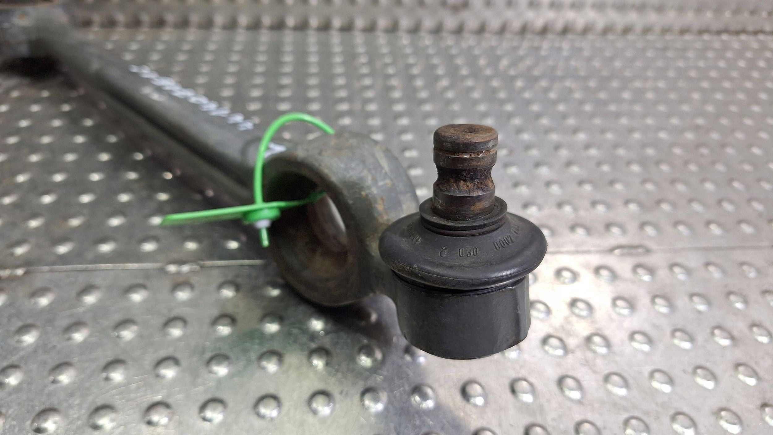 arm left front 441407151C AUDI V8 D11