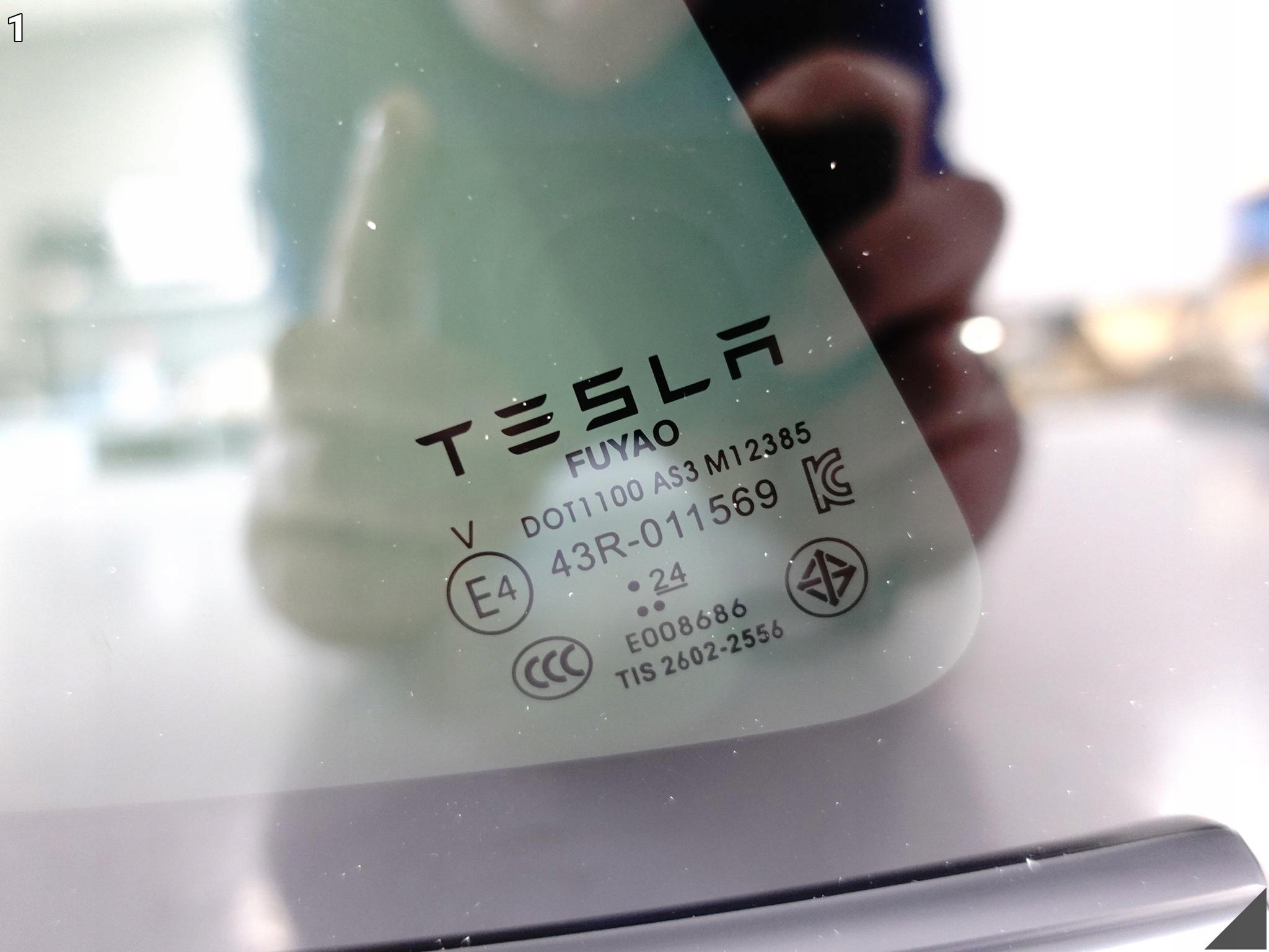 TESLA MODEL Y 20- window bodywork TROJKAT gasket right rear part