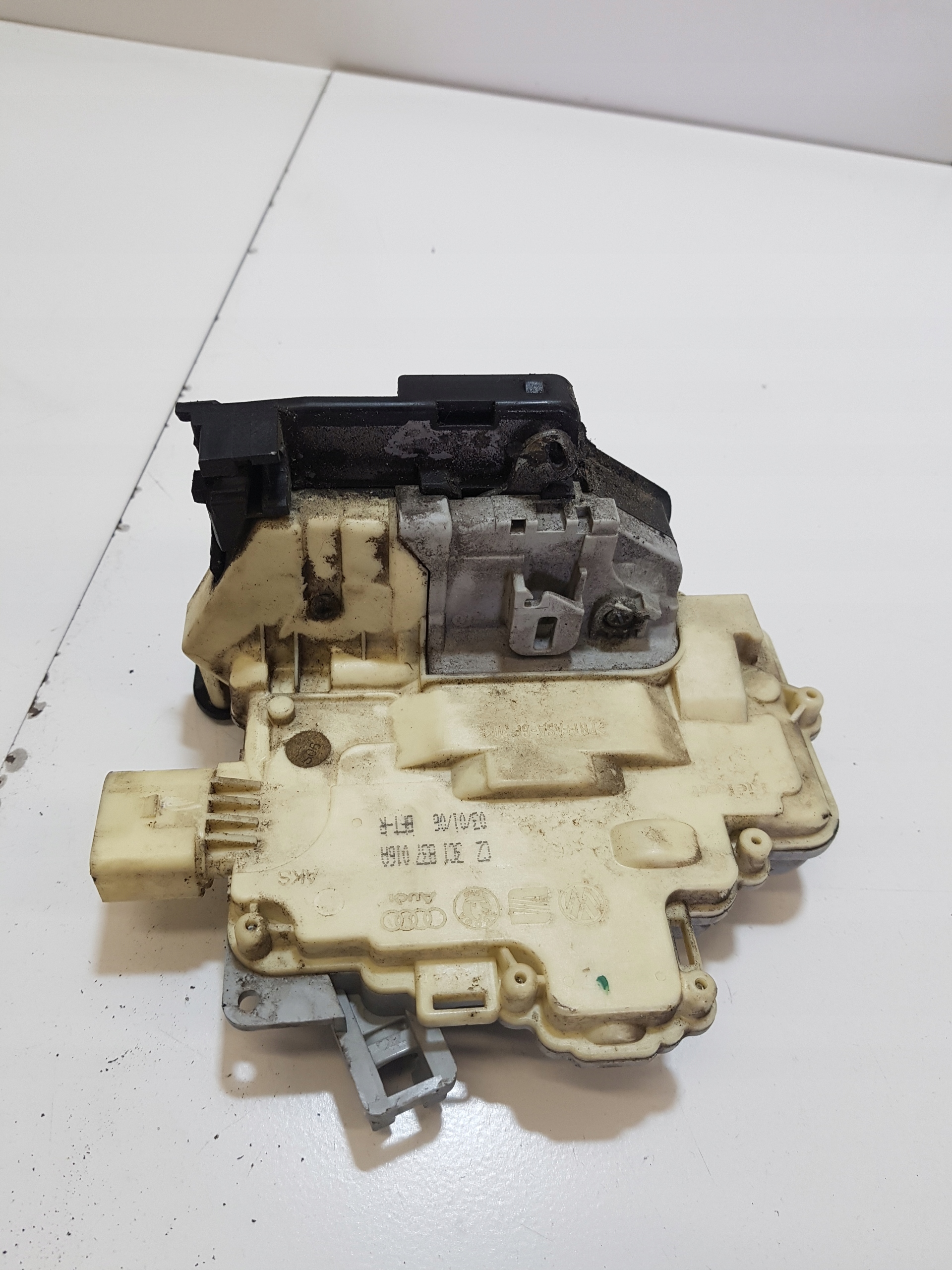 lock door right front VOLKSWAGEN PASSAT B6 7 PIN