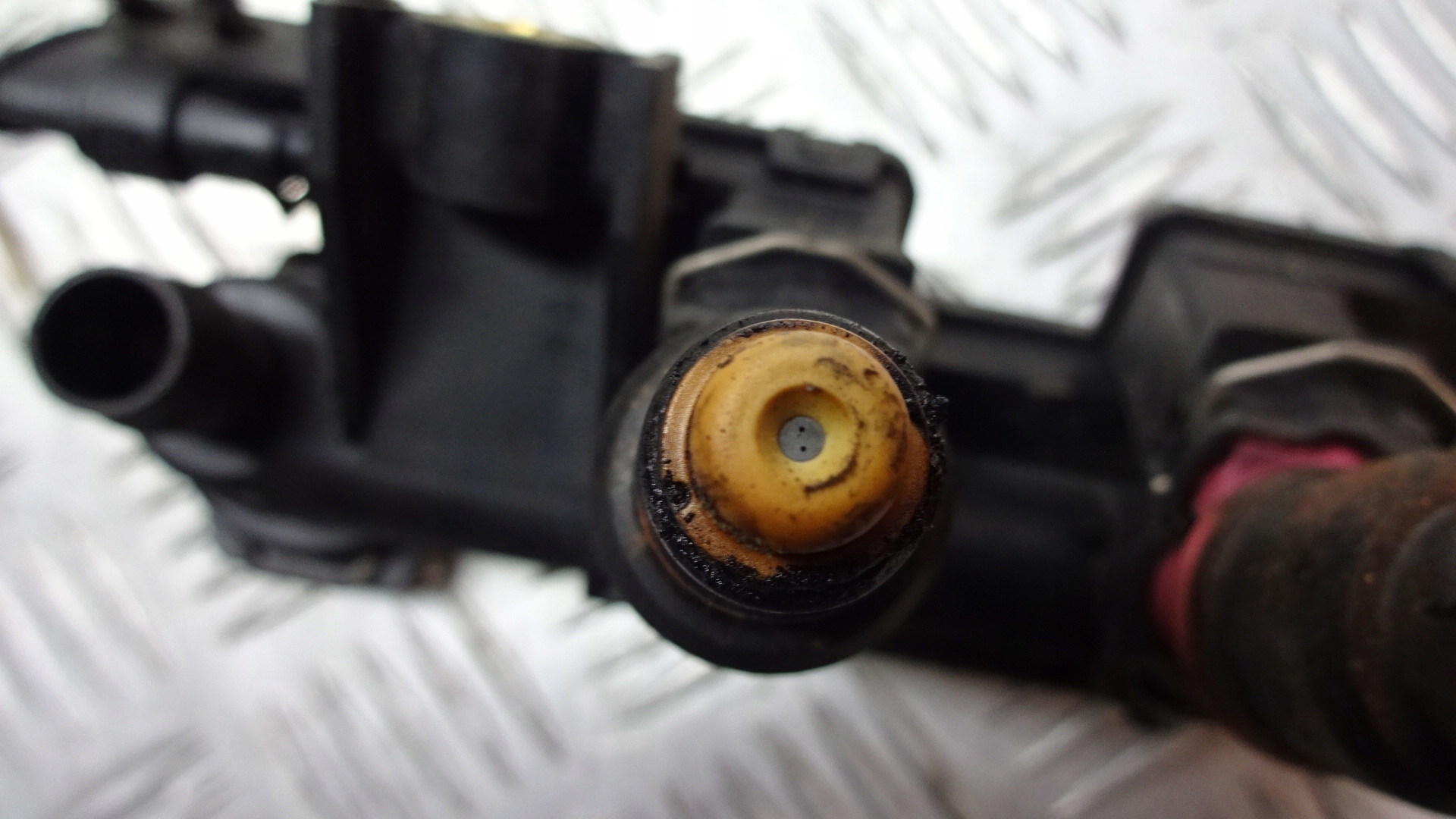 LISTWA WTRYSKOWA RENAULT TWINGO I 1.2 7700875760 Producent części Inny