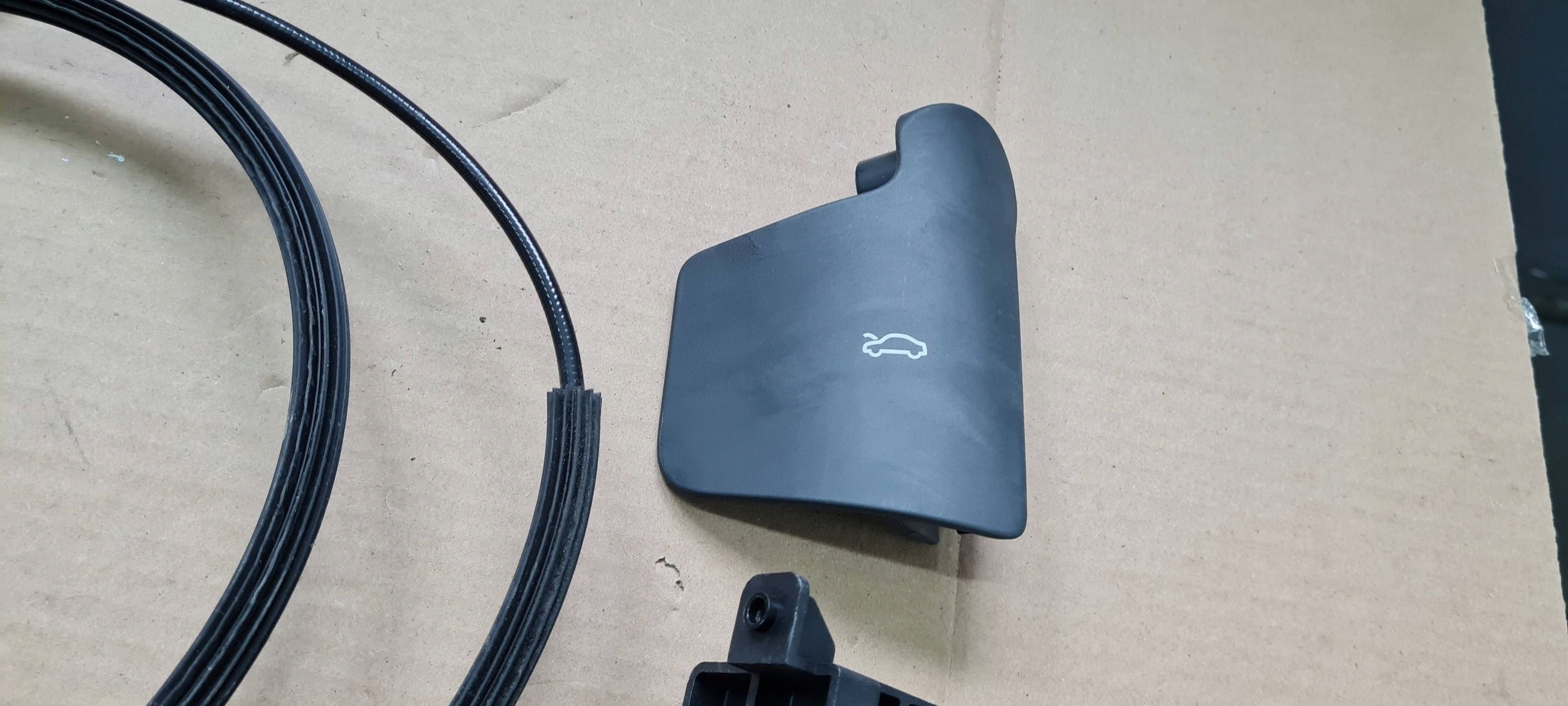 Q5 80A SQ5 Câble de la serrure du capot Poignée Support plaque 80B823535B 80B823535E