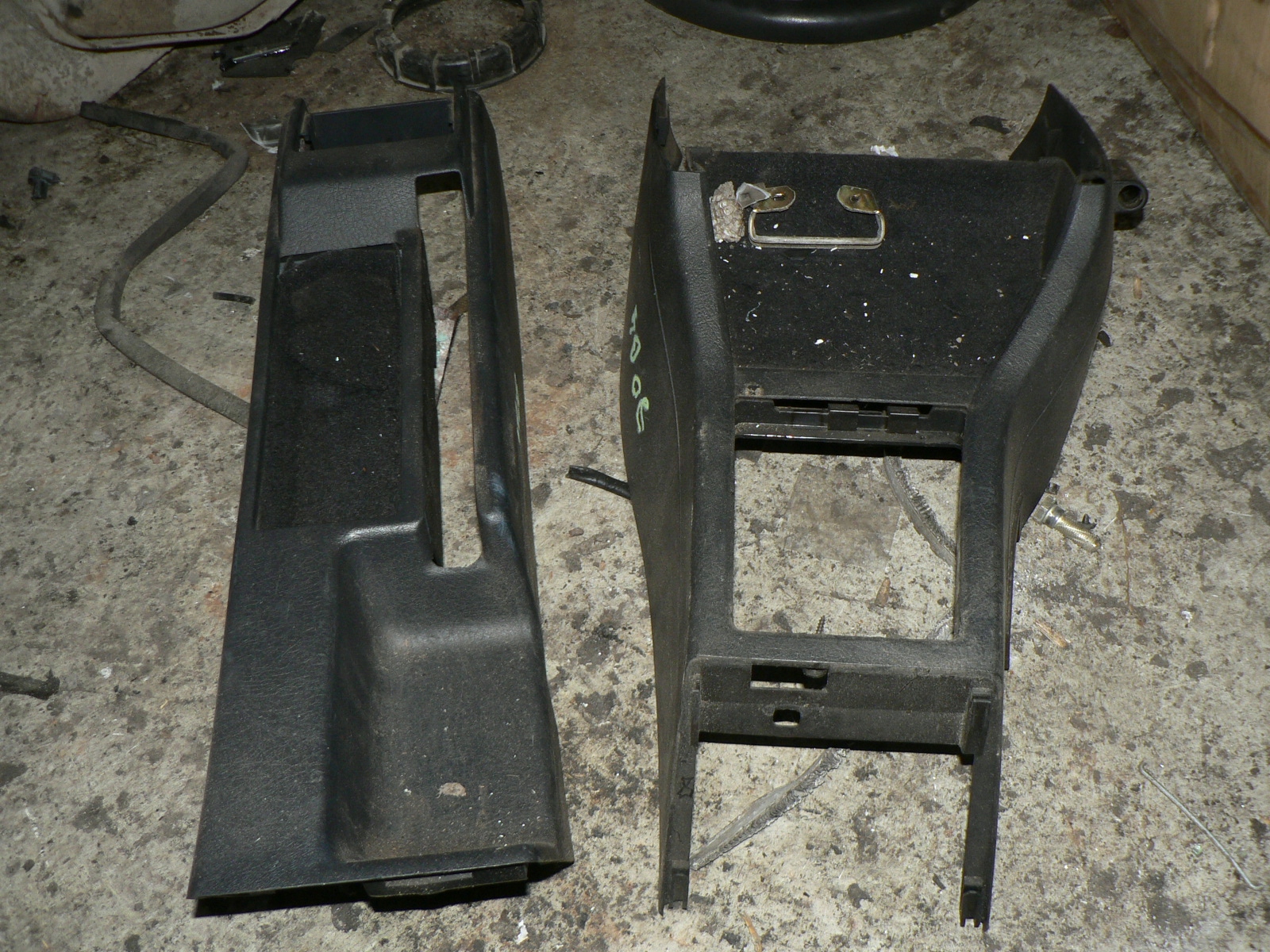 AUDI 80 B4 центральный туннель