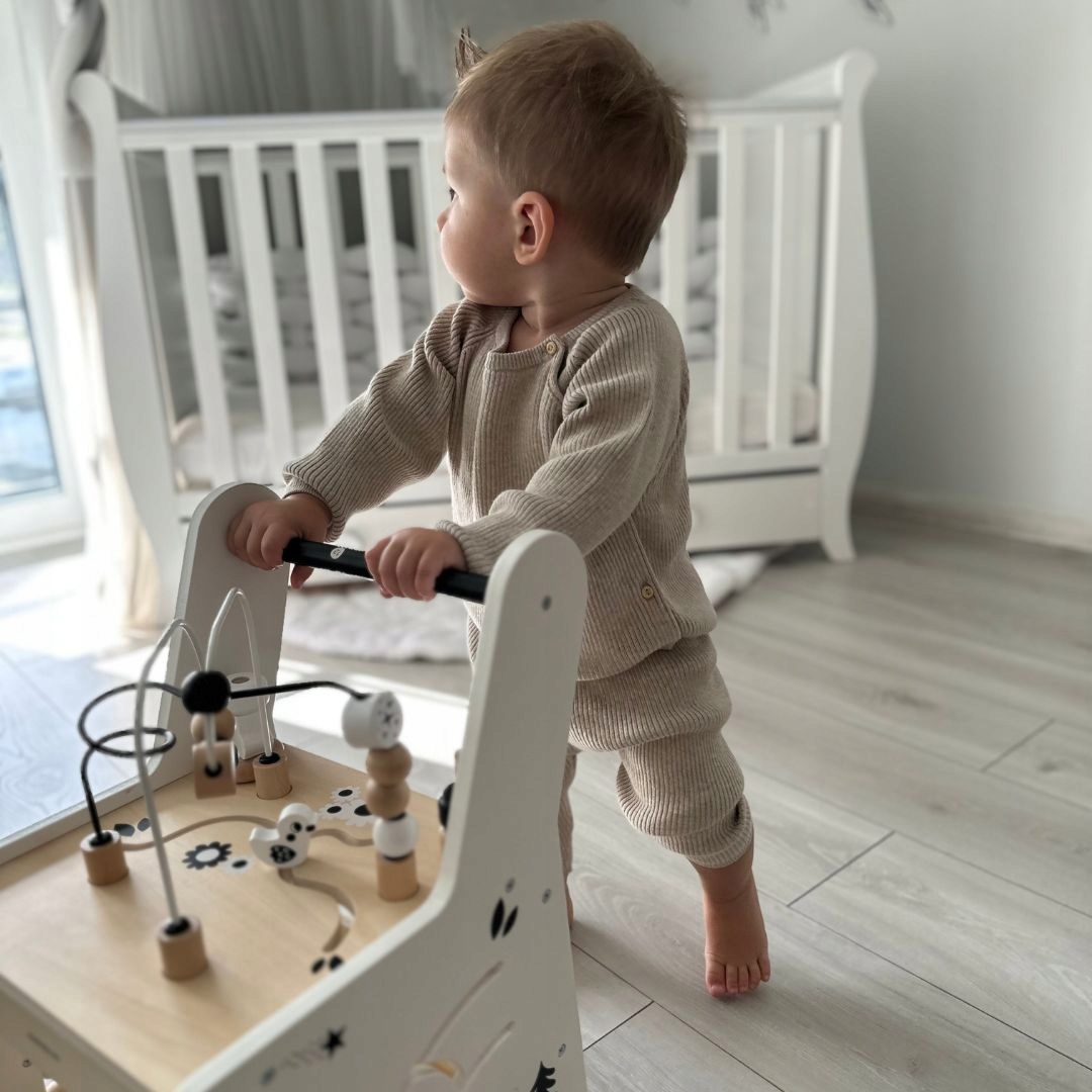 6in1 medinis vaikštynė su lavinamojo stalo funkcija, skirta vaikams nuo 3 metų.