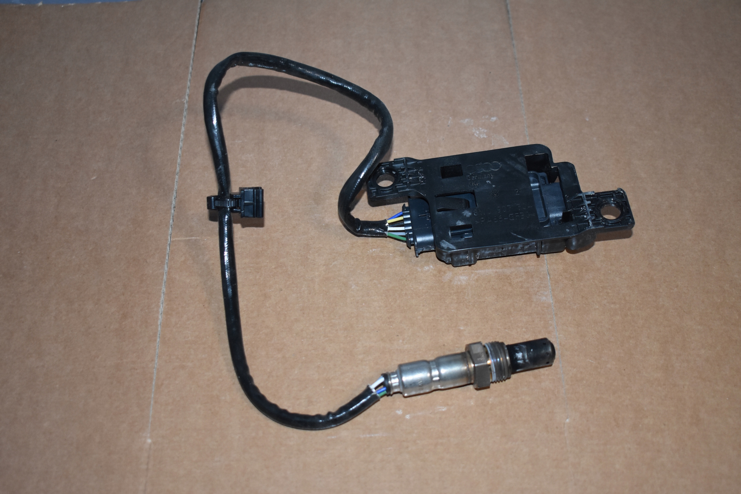 IDEALNY Sensor NOX AUDI A6 A7 A8 Q7 Q8 1