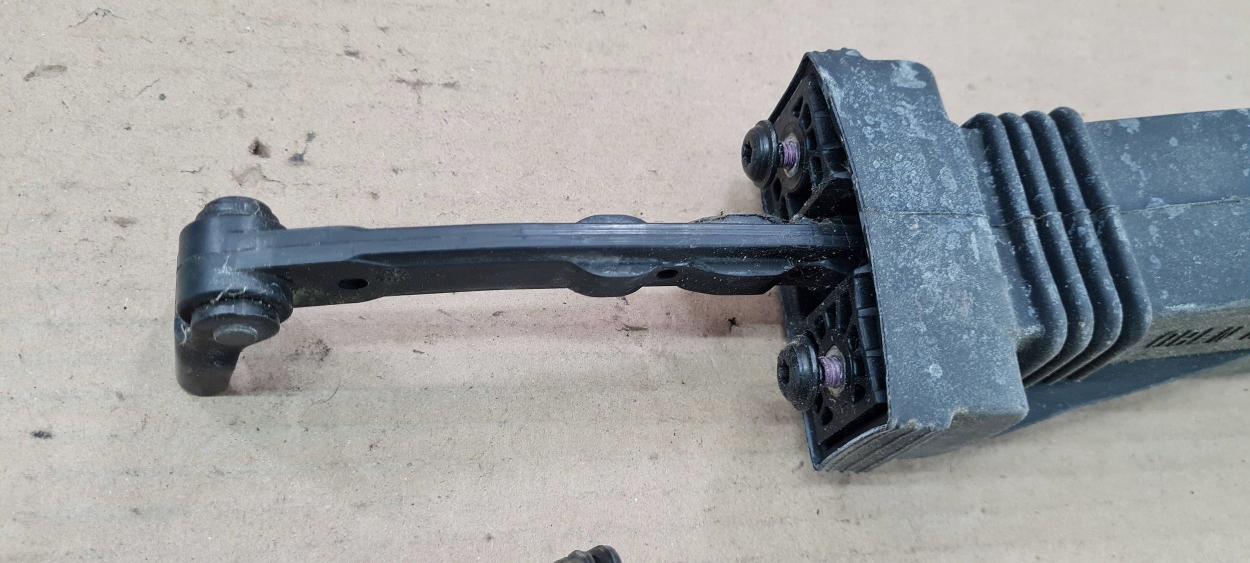 A5 8T LIFT limiter door left right front 8T0837249