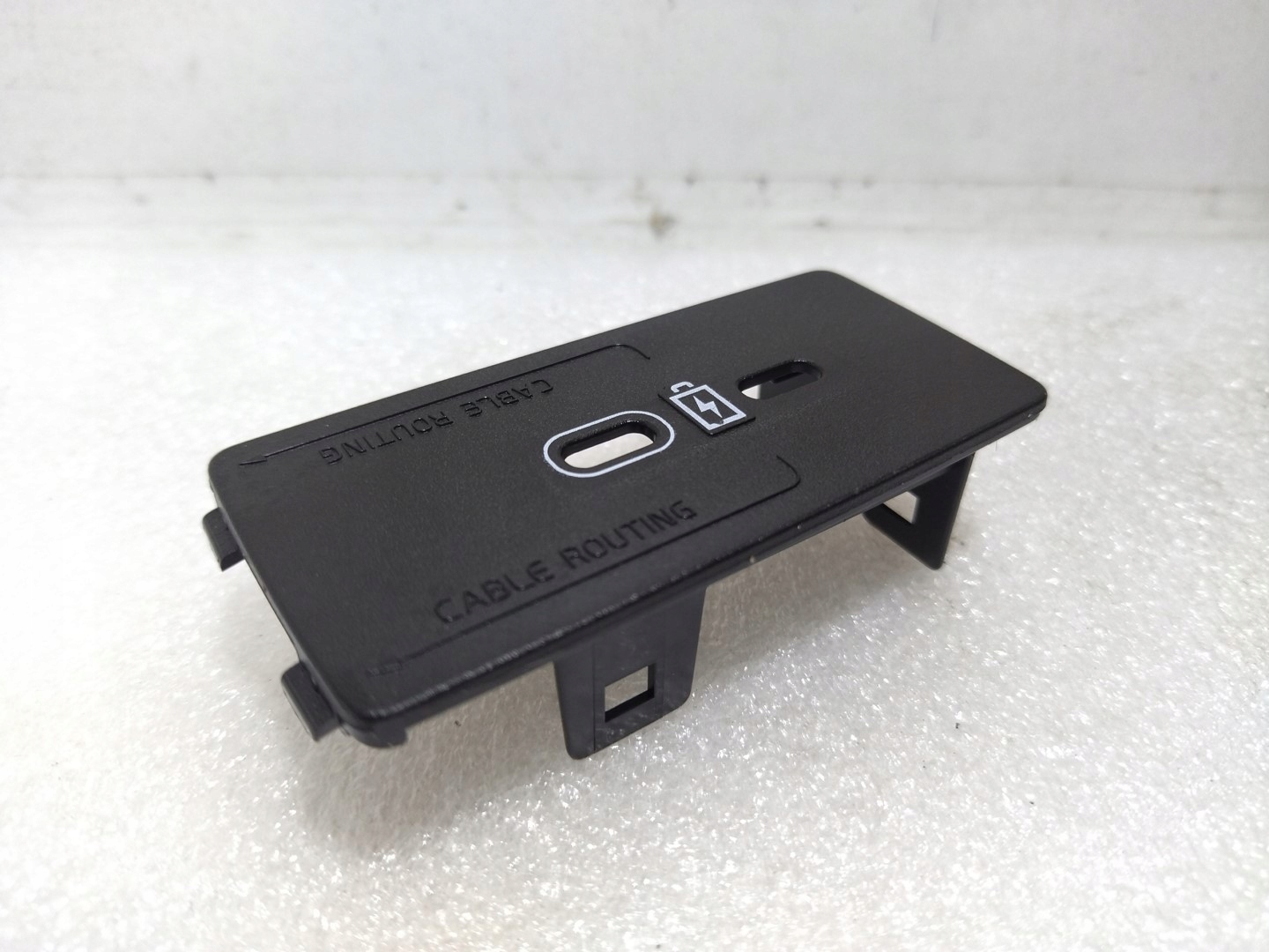 32352320 ZAŚLEPKA OSŁONA PORTU USB-C VOLVO S60 III Producent części Volvo OE