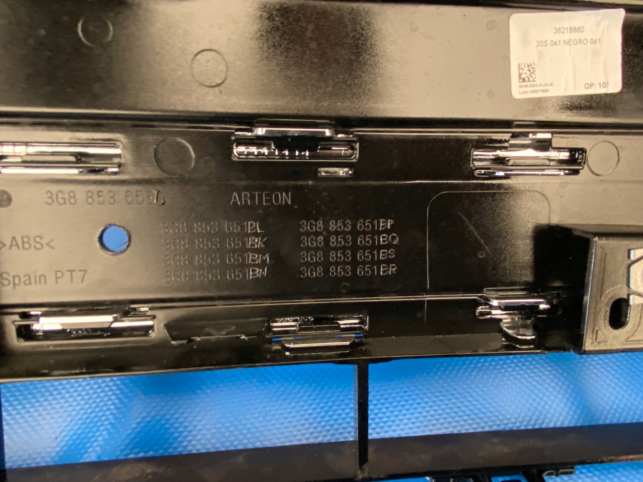 VOLKSWAGEN ARTEON LIFT ATRAPA GRILL 3G8853651BL Producent części Volkswagen OE