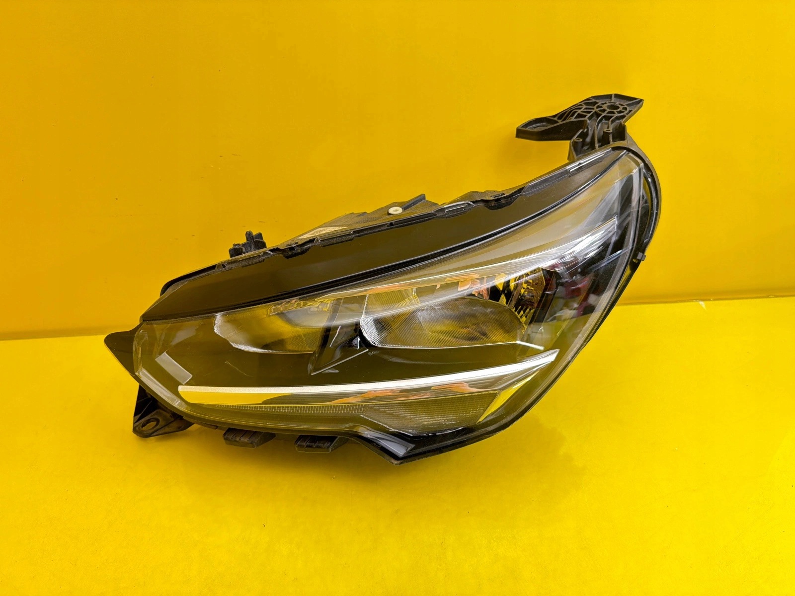 light left front Opel Corsa F 19- 9829465580