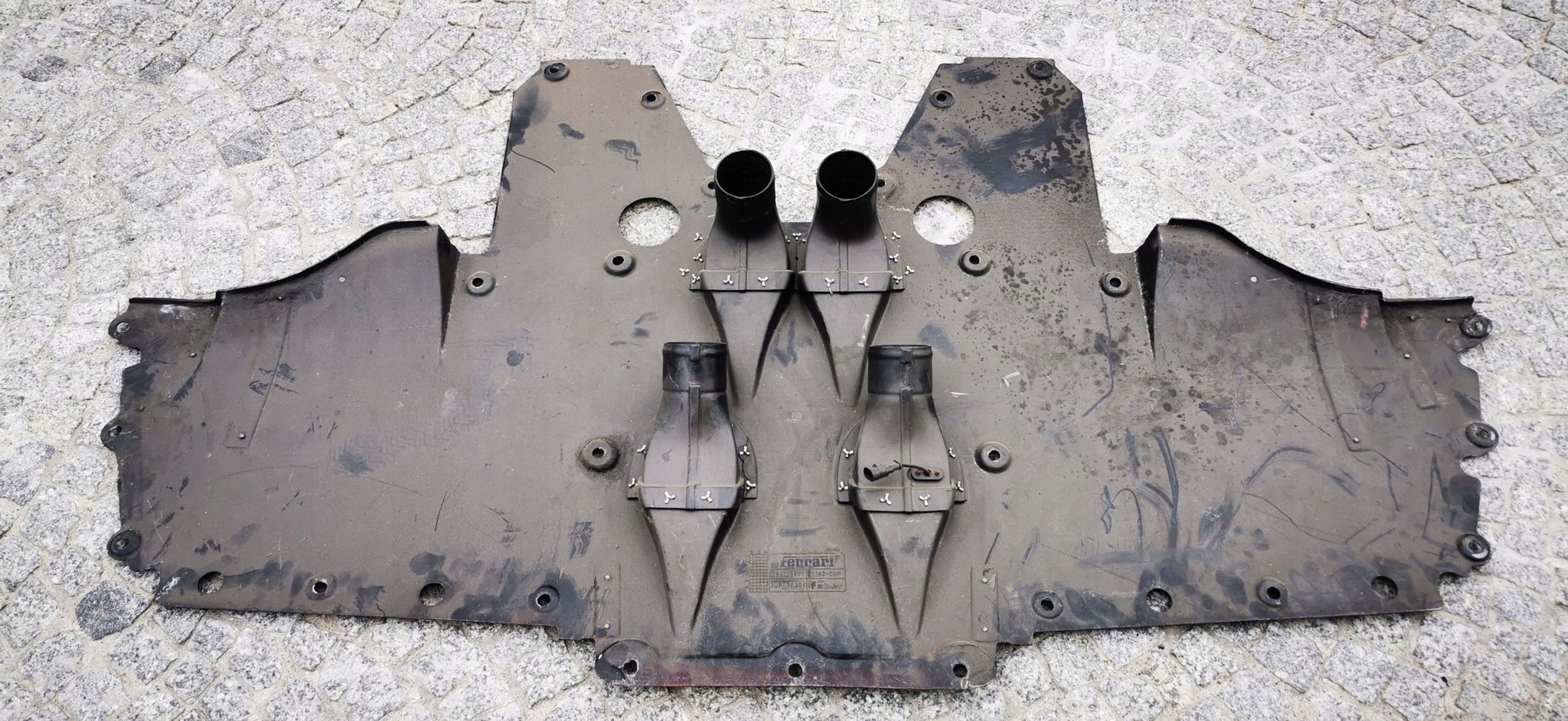 Ferrari 458 Blende Abdeckung unter Motor