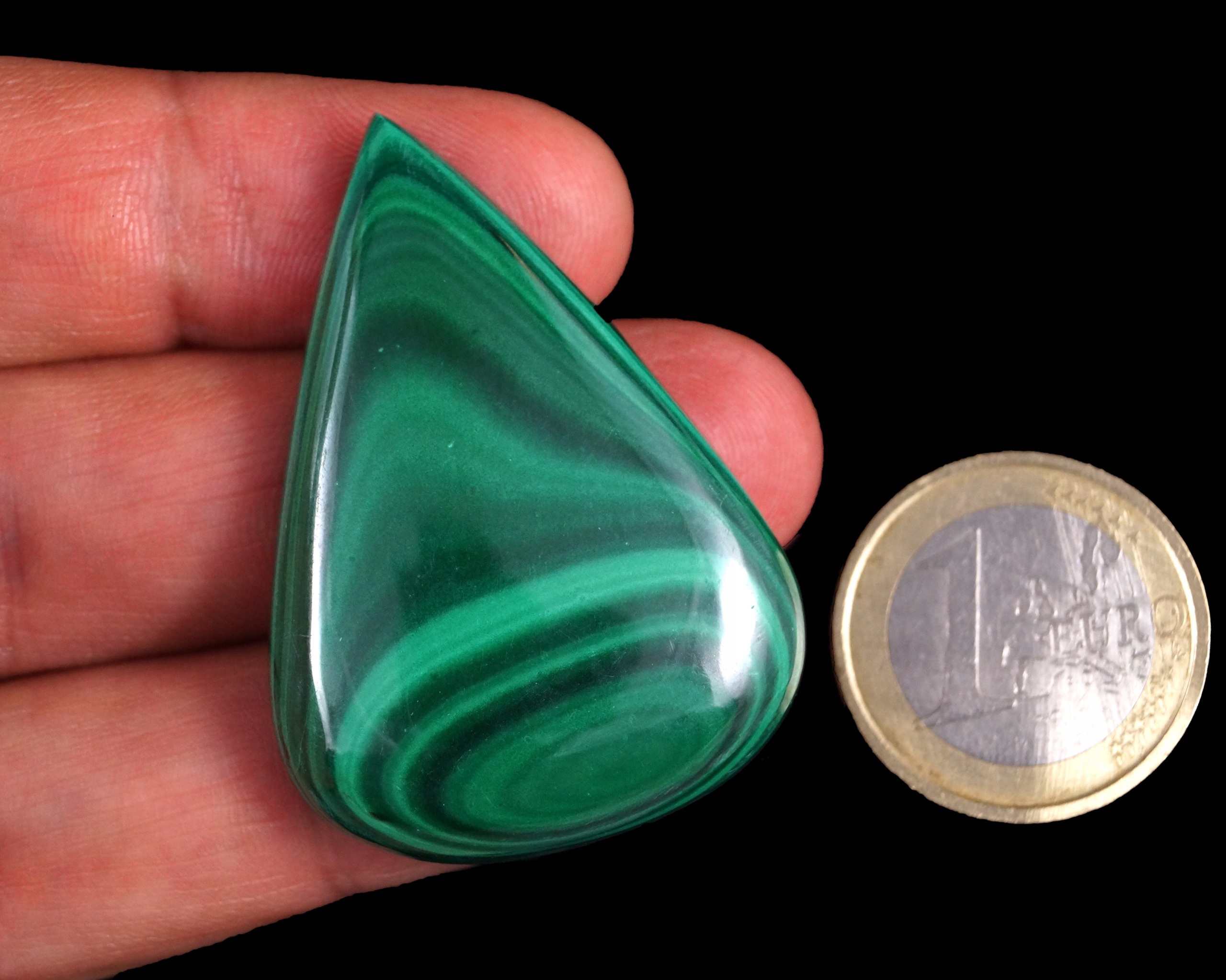 Přírodní kabošon malachitu zelená kapka EA1873