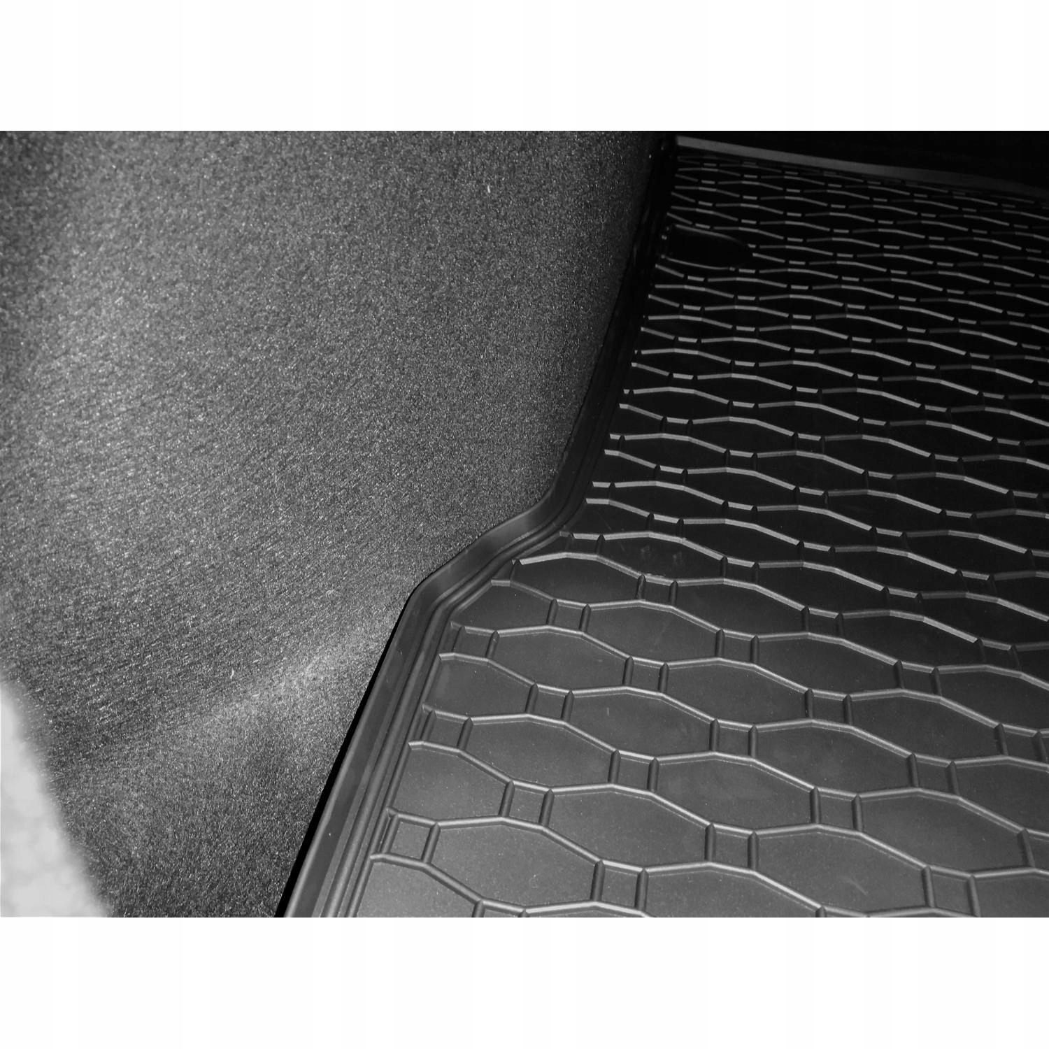 Zestaw dywaników do DACIA Duster 4x2 od 2018 do 2024 - dywaniki gumowe i ma EAN (GTIN) 5903869152529