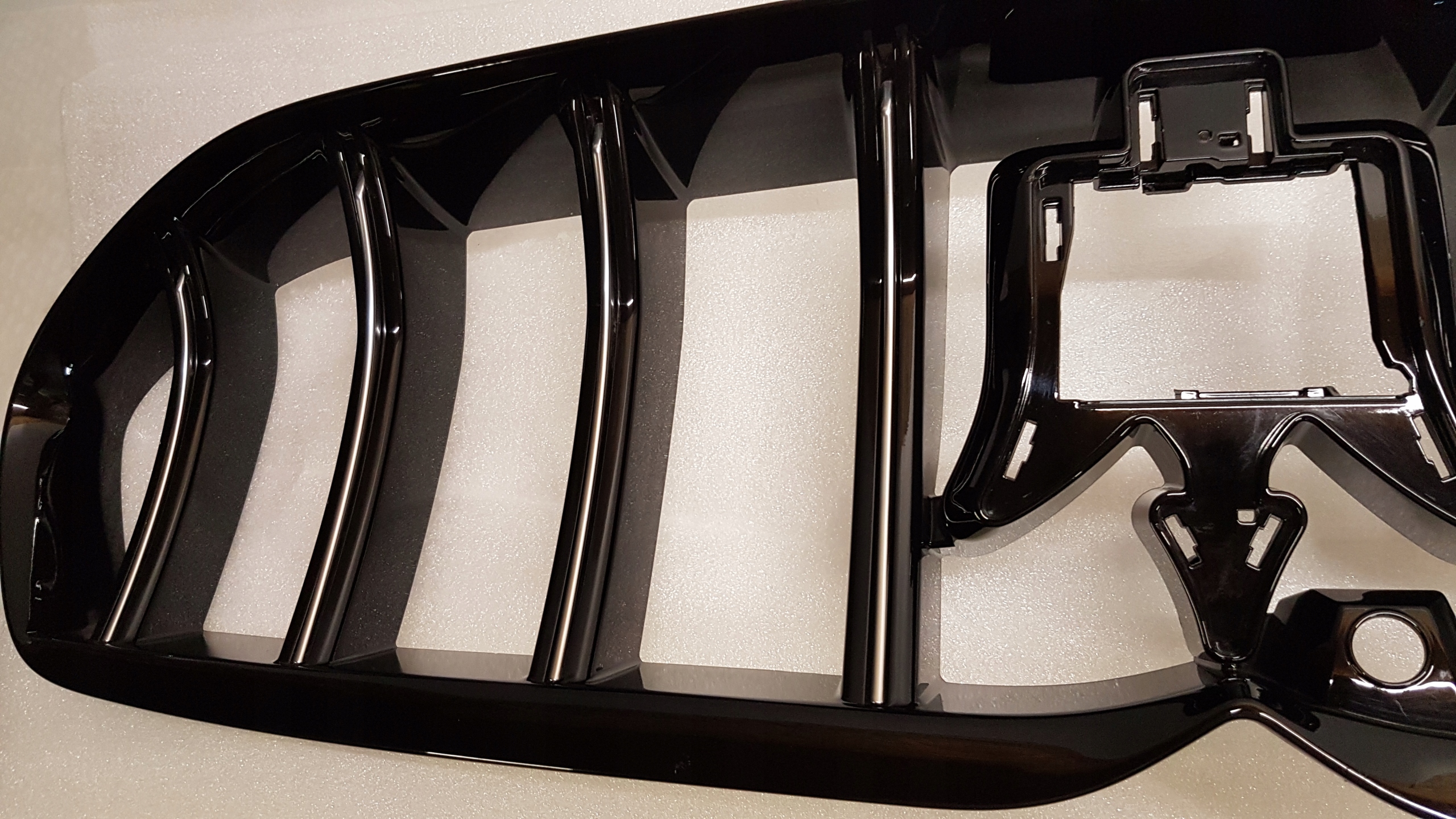 GRILL ATRAPA MASERATI GRECALE GT TROFEO 670170829 Wersja Europejska