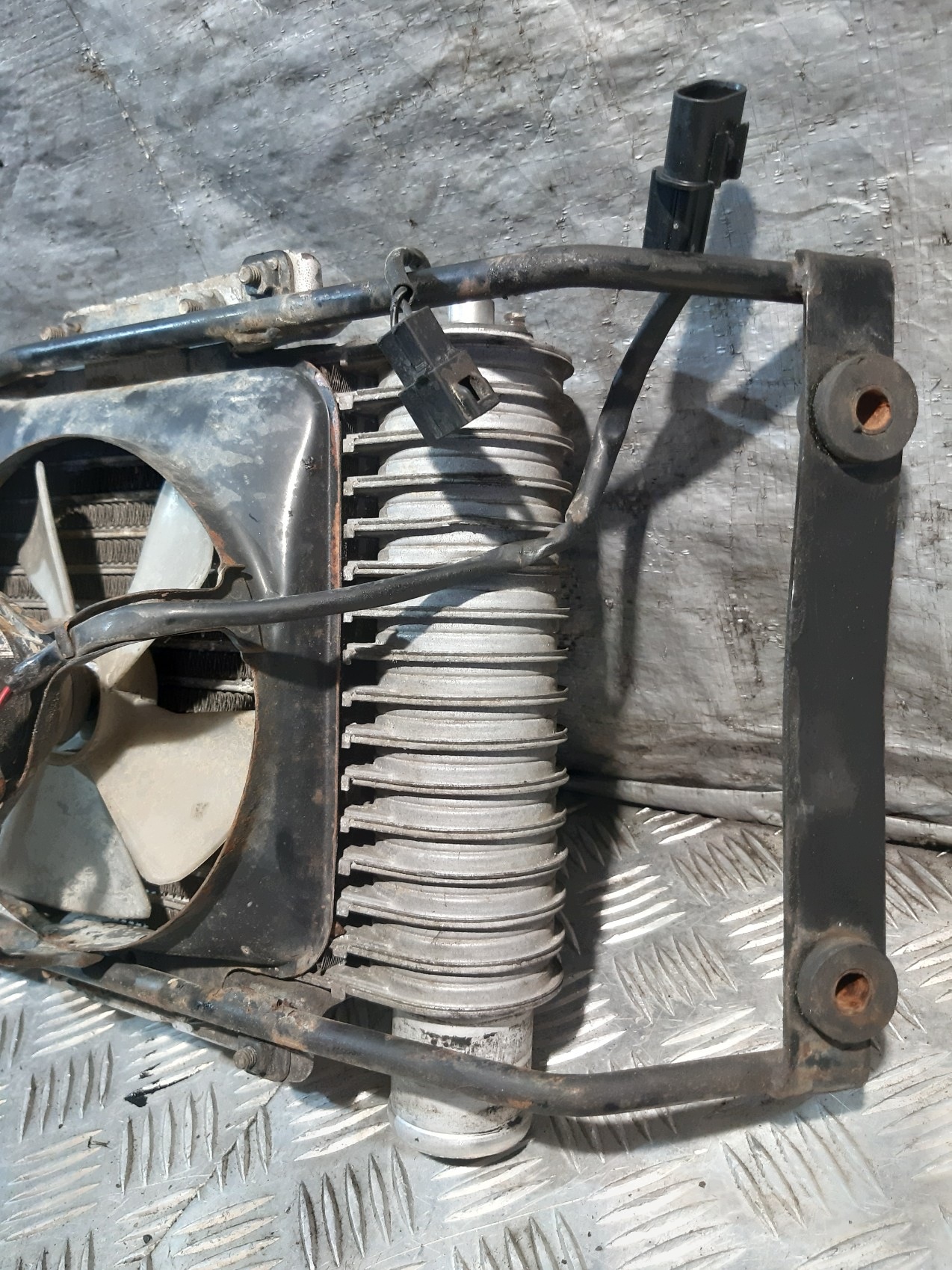 intercooler chladič HYUNDAI GALLOPER 2,5 D ventilátor HR140200A