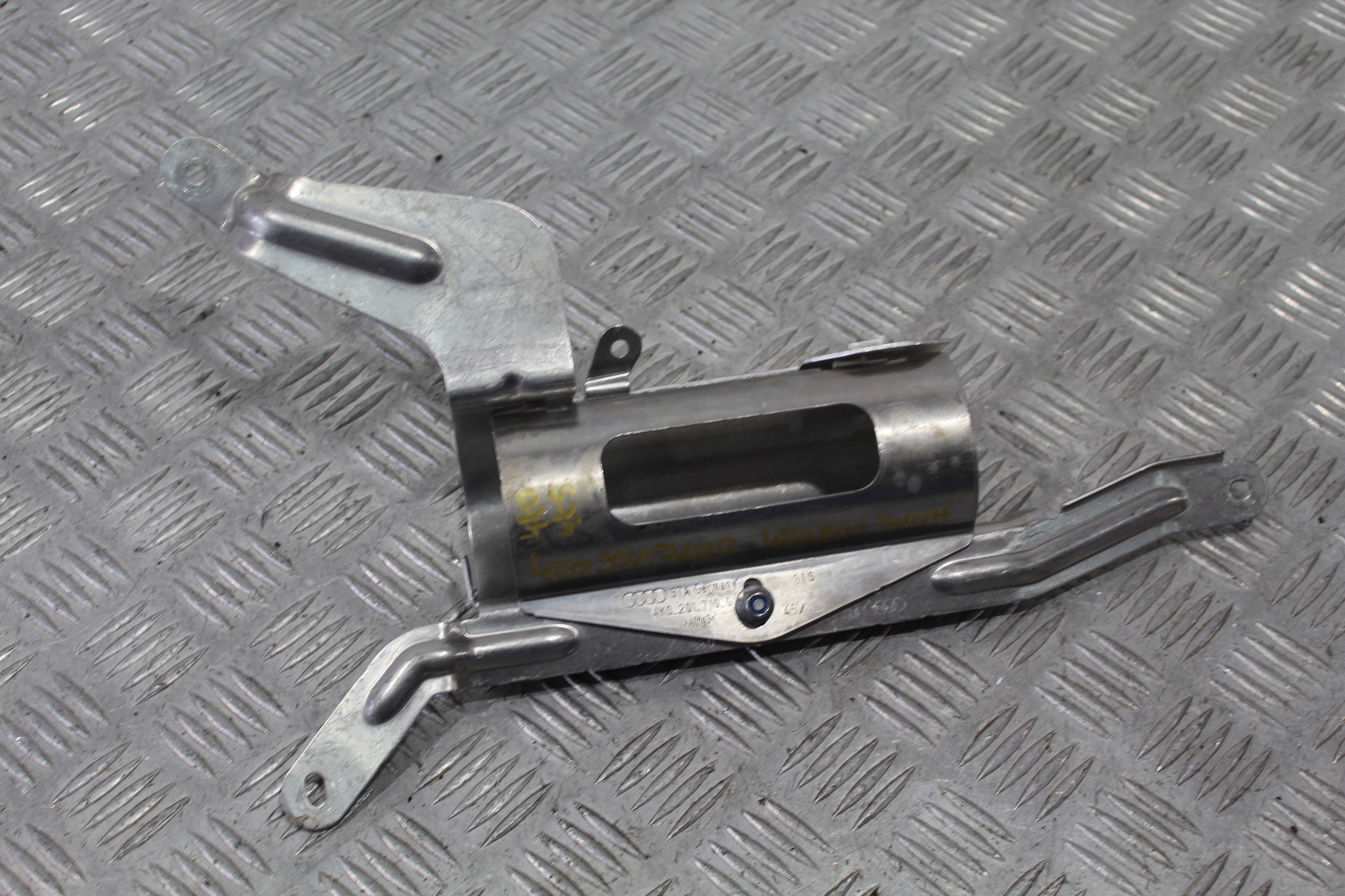 holder bracket console AUDI A6 4K 4K0 C8