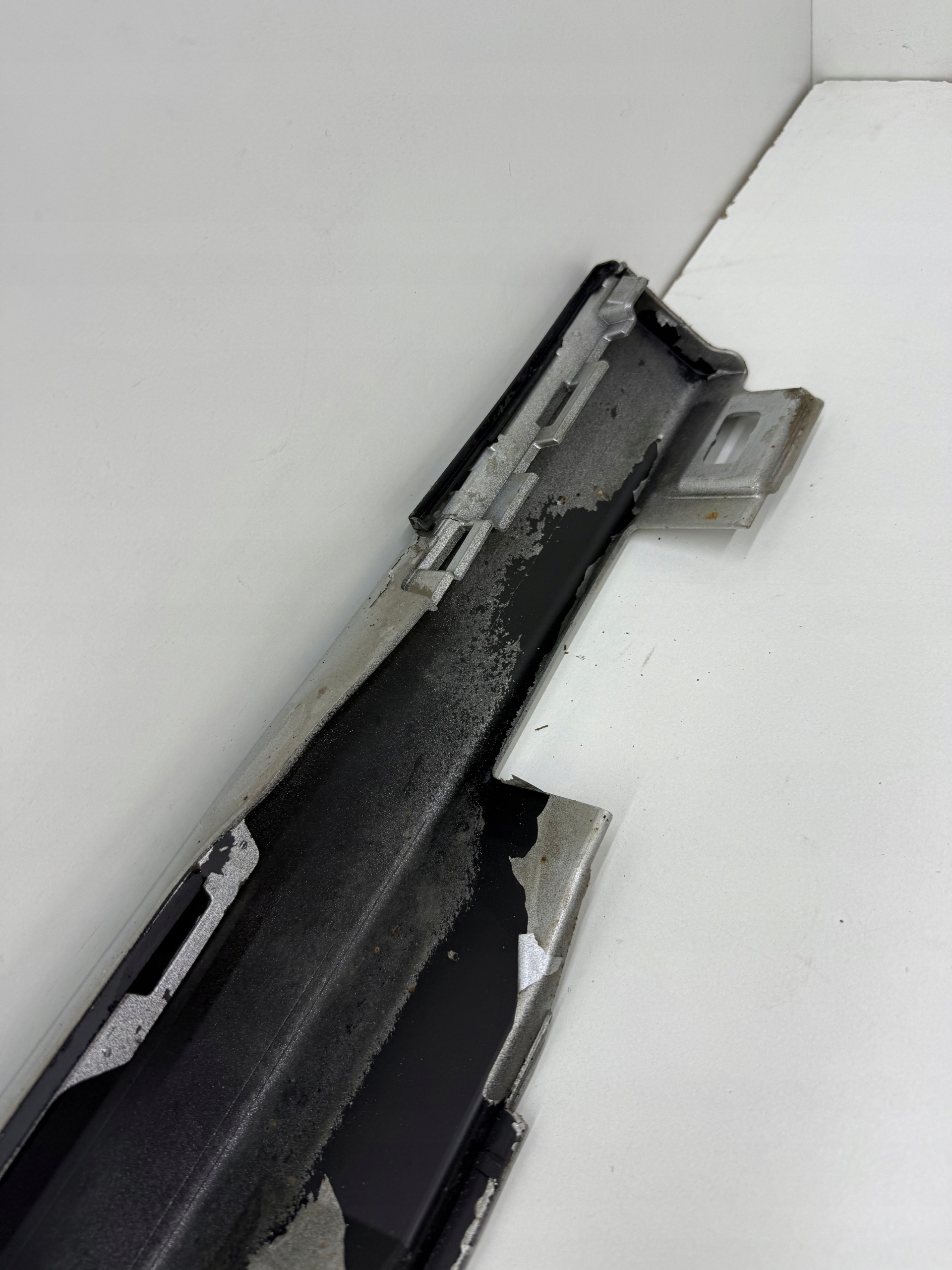 AUDI A6 C7 moulding cap of the threshold threshold left colour LX7W SREBRNA