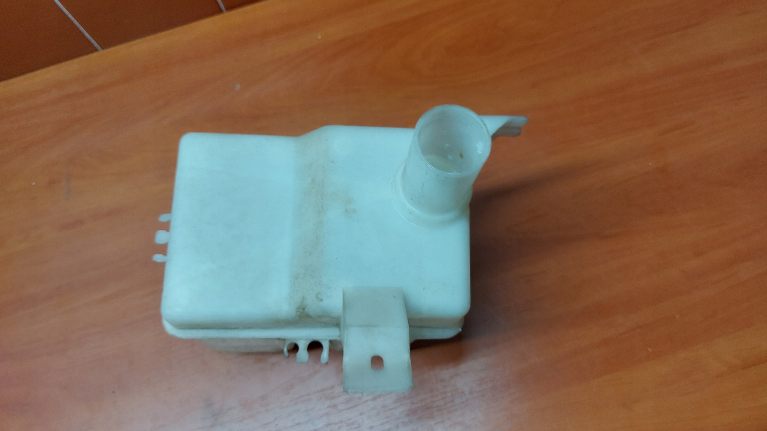 washer fluid tank DAEWOO LEGANZA
