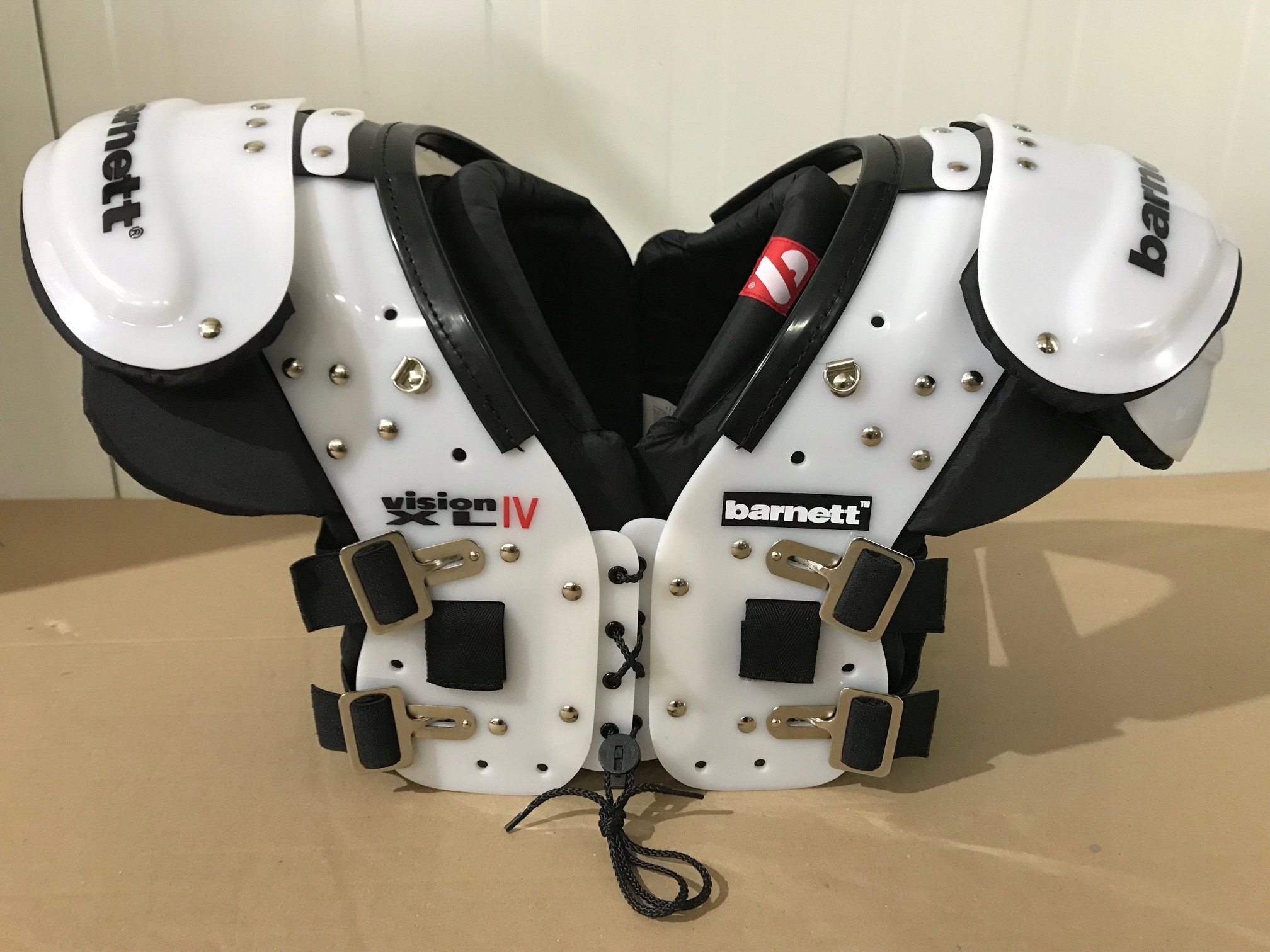 OCHRANIACZ FUTBOLOWY BARNETT VISION IV NARAMIENNIK ROZ. XL R66 Rozmiar XL