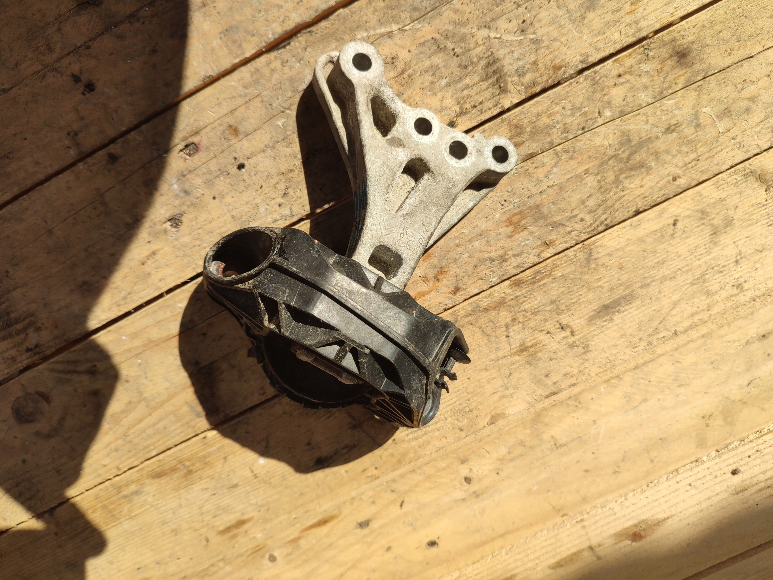 holder engine mount PEUGEOT 208 and 9676780580
