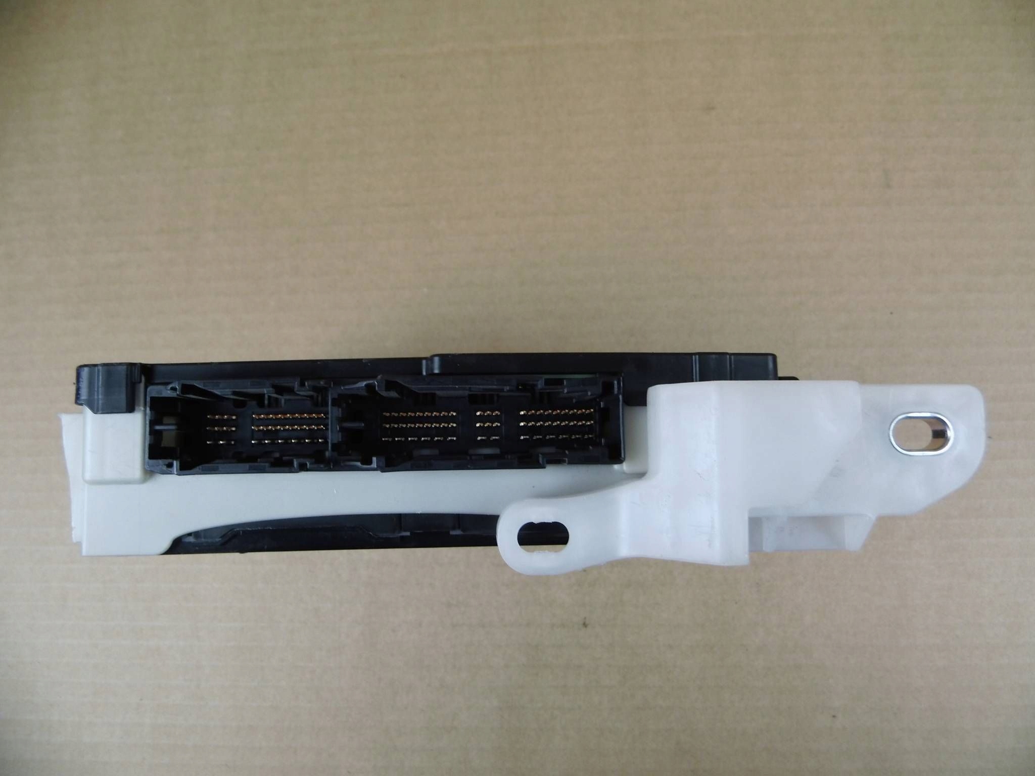 Toyota Corolla E21 Unité commande confort 89221-02A60 82730-1A020-A