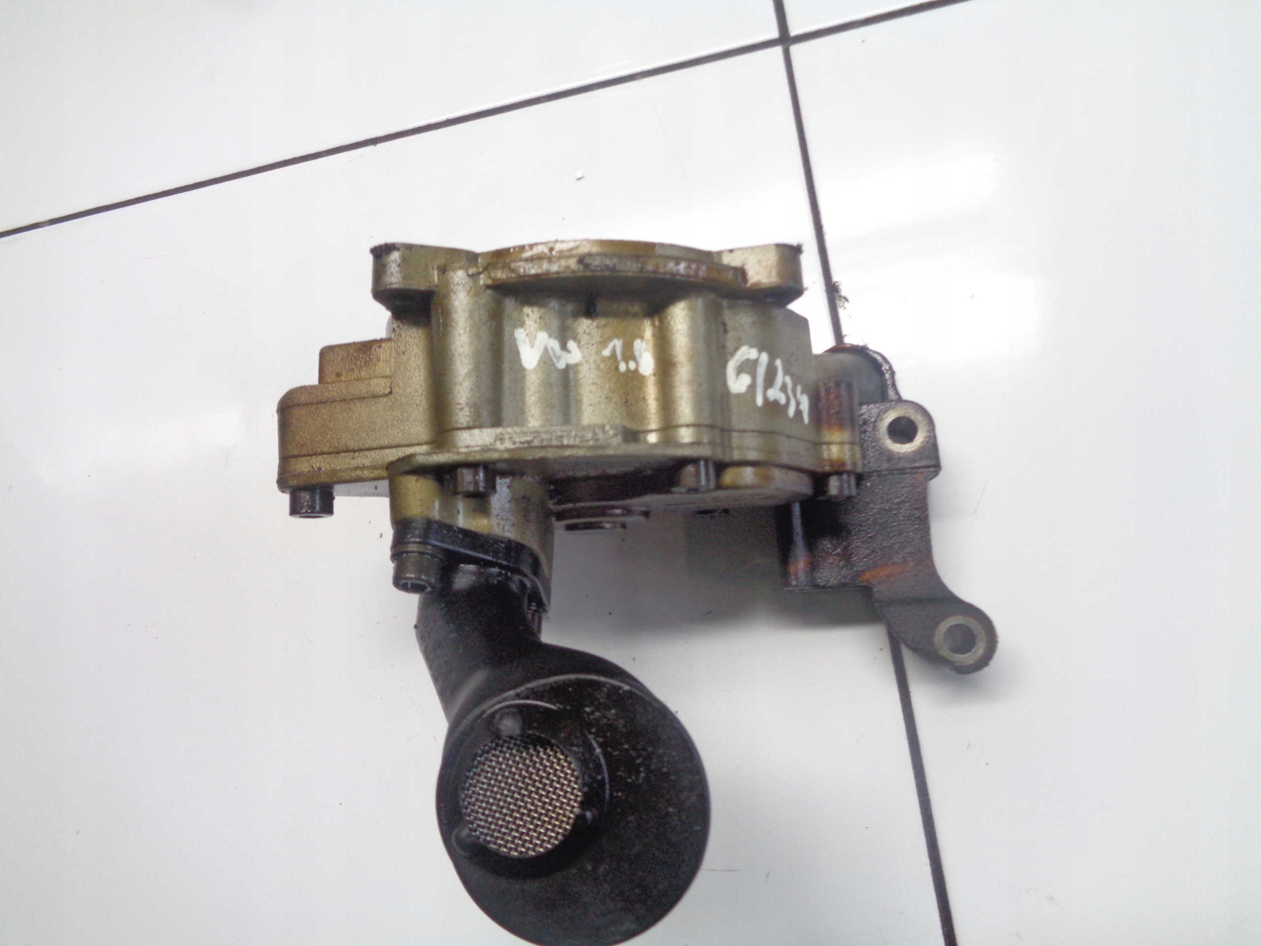 VW GOLF V 1.6FSI BLF Ölpumpe 11367-0201