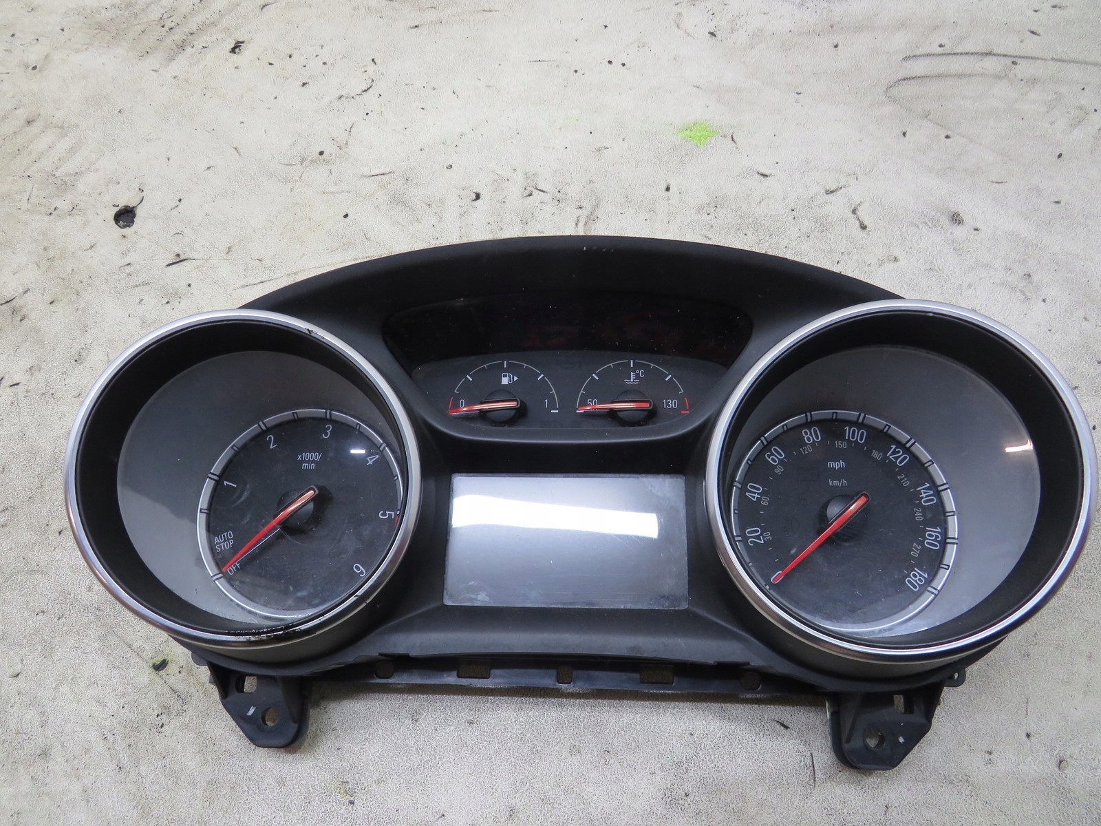 спидометр INSIGNIA B 1.6 39113829