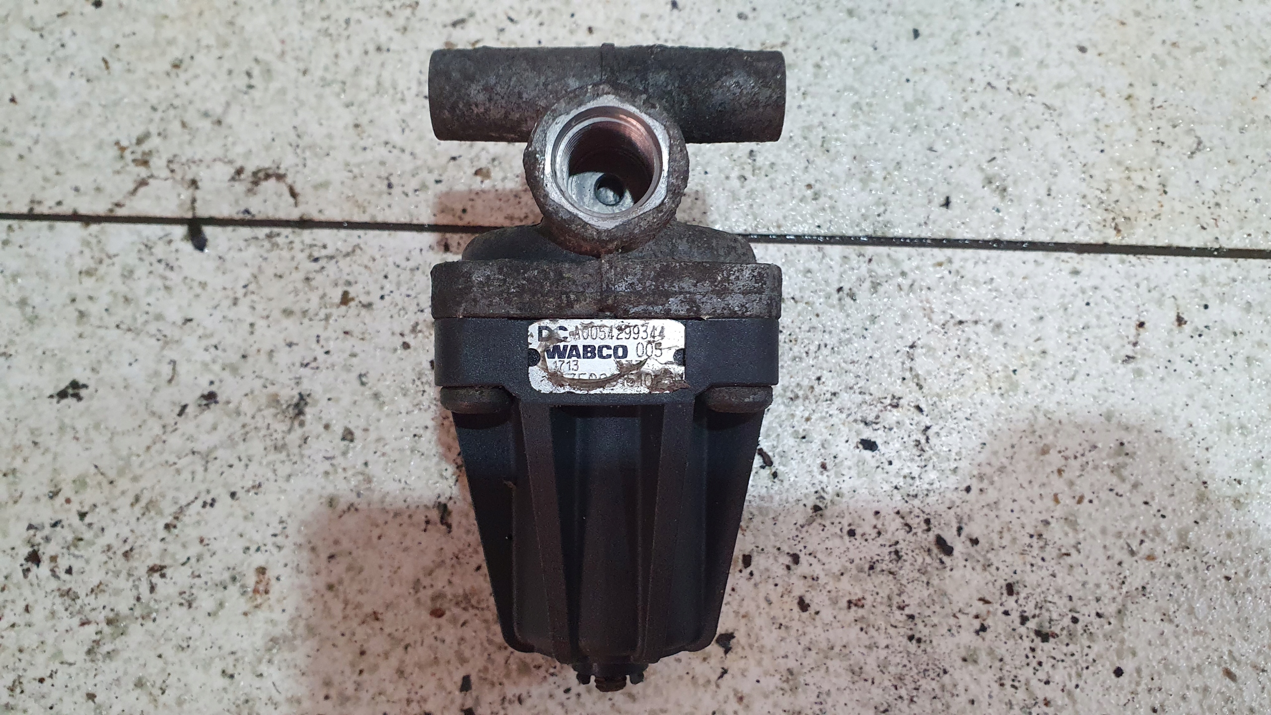 A0054299344 - Клапан тиску Mercedes Actros MP 4