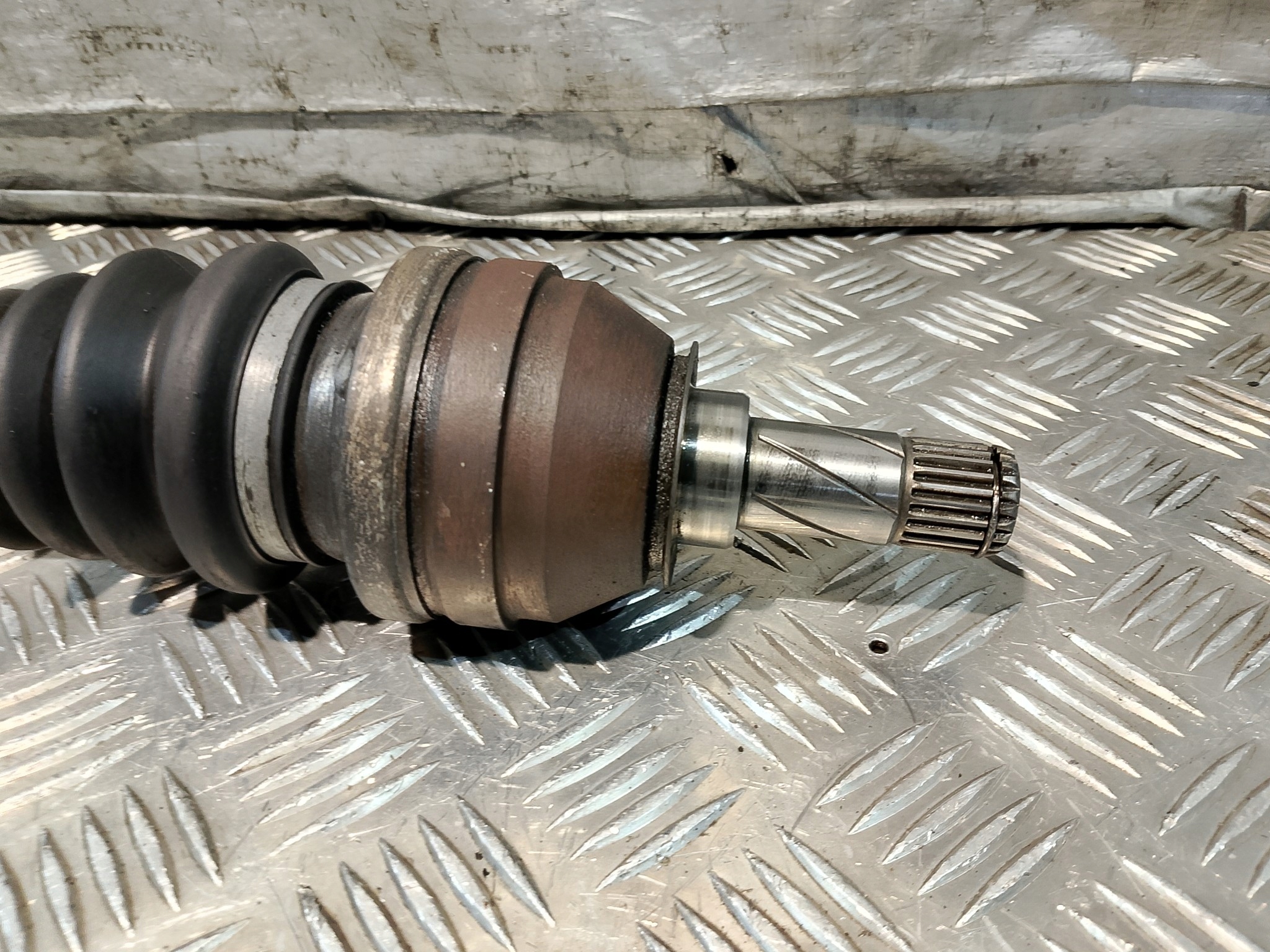 semi-axis left short. OPEL ASTRA H III 3 1.6 16V 13136379
