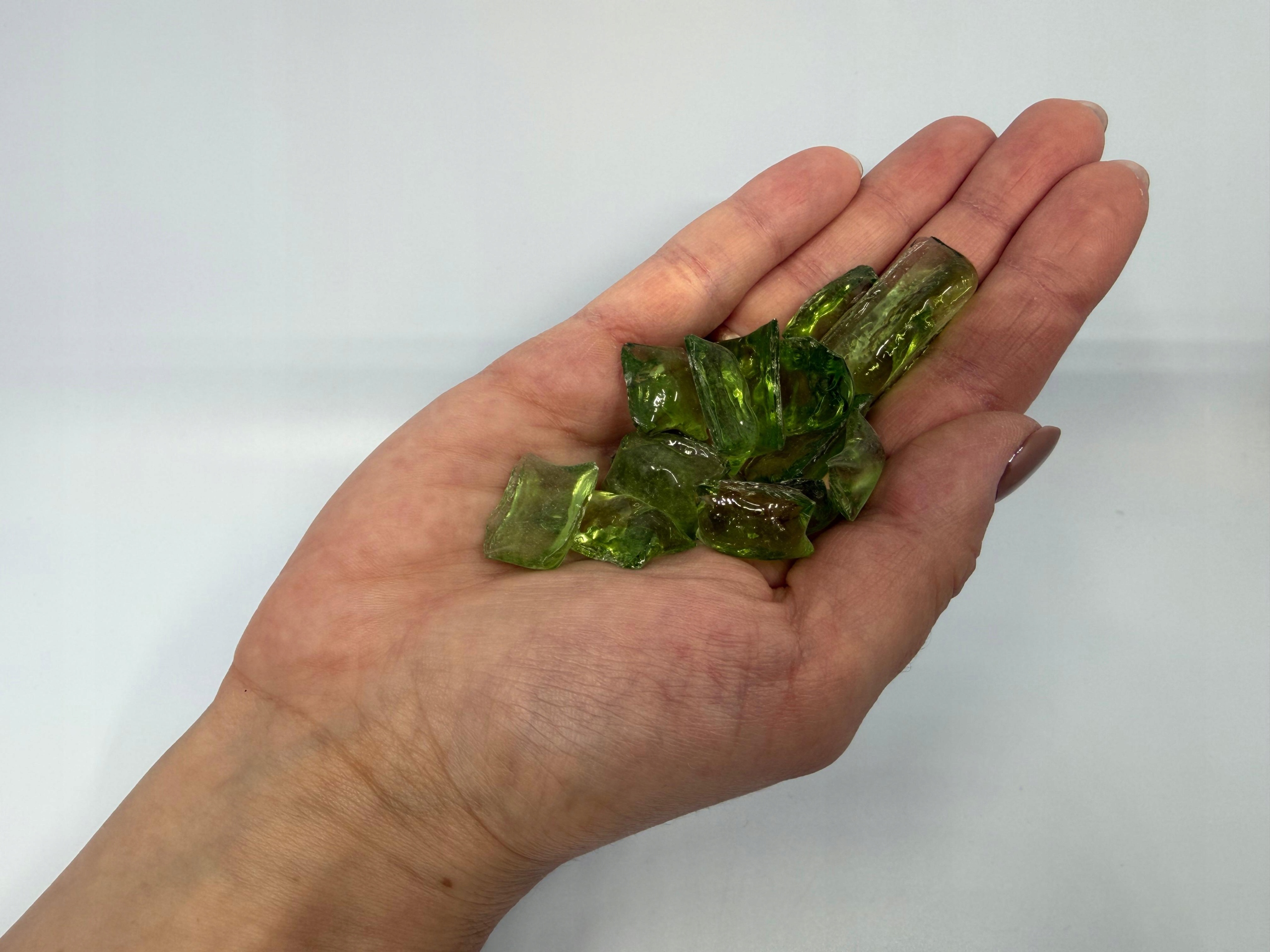 Grys skleněná kostka olivového odstínu dekorace interiéru a zahrady 10 kg