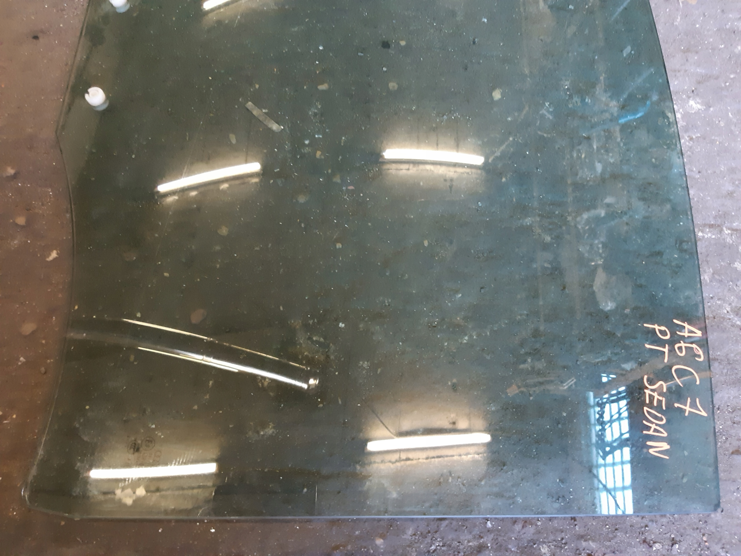 AUDI A6 C7 sedan window side door right rear part