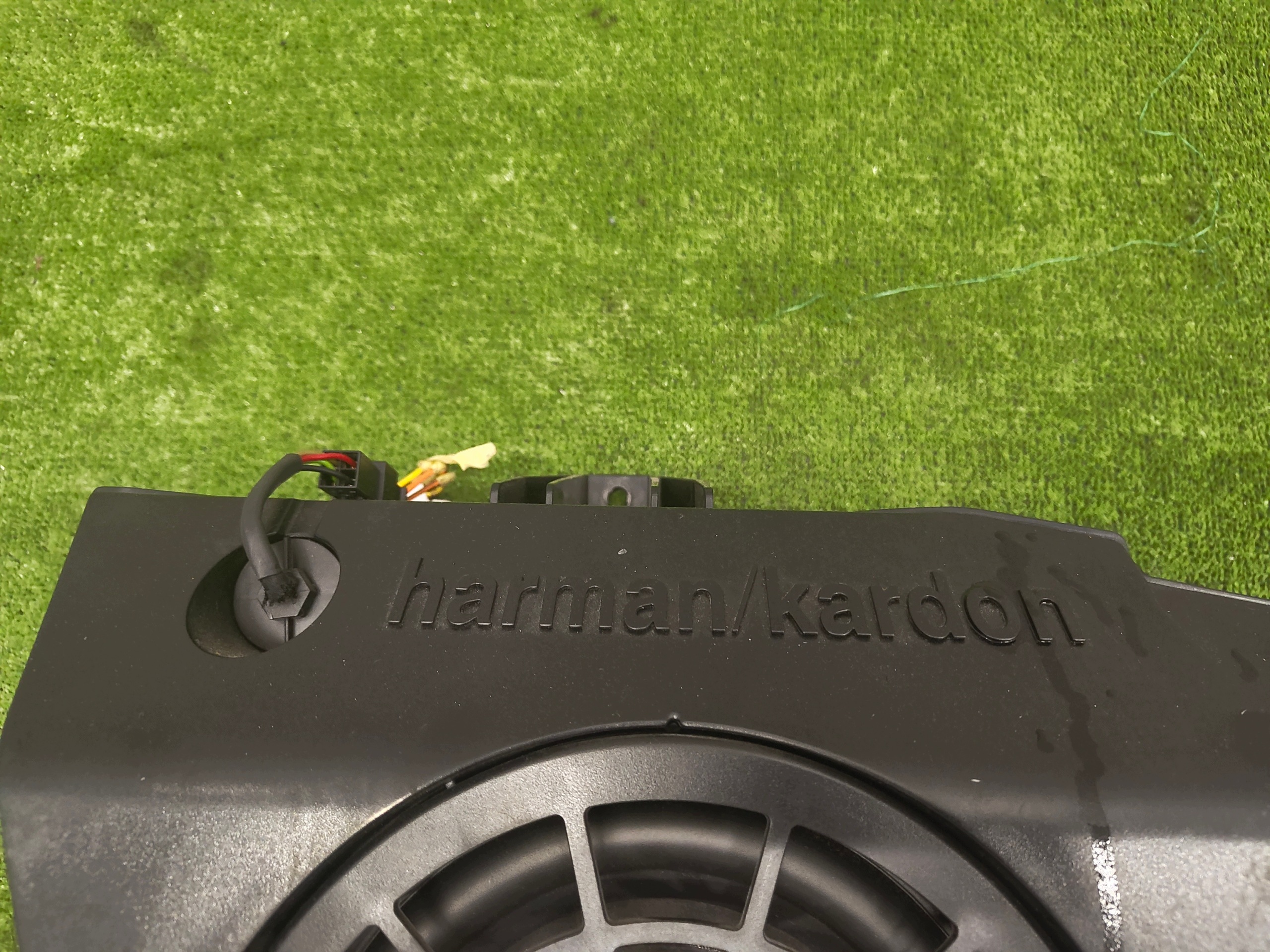 MERCEDES BENZ W211 SUBWOOFER HARMAN KARDON A2118202902