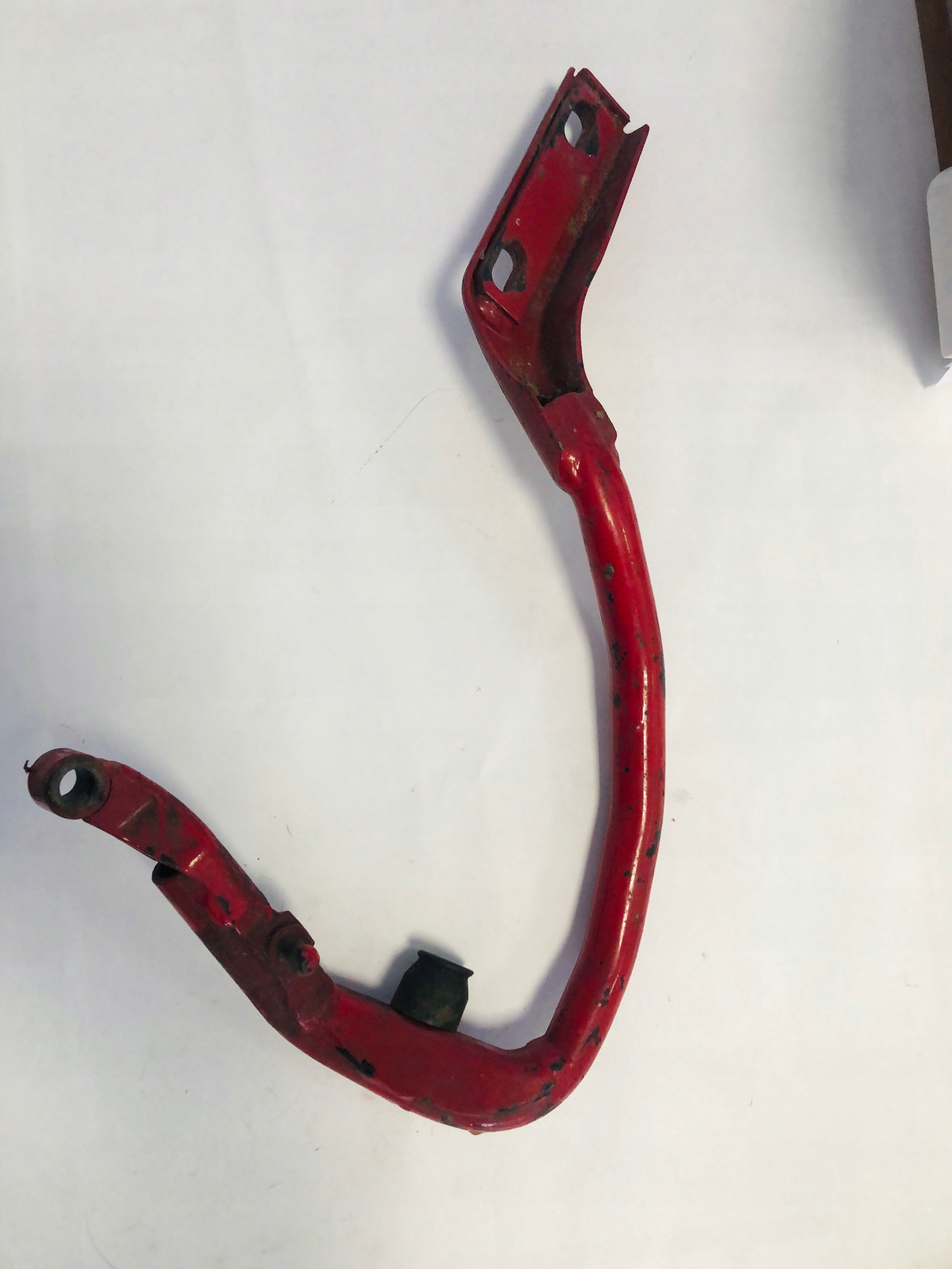 811827300F - AUDI 80 90 B2 петля закрылка задняя 811827