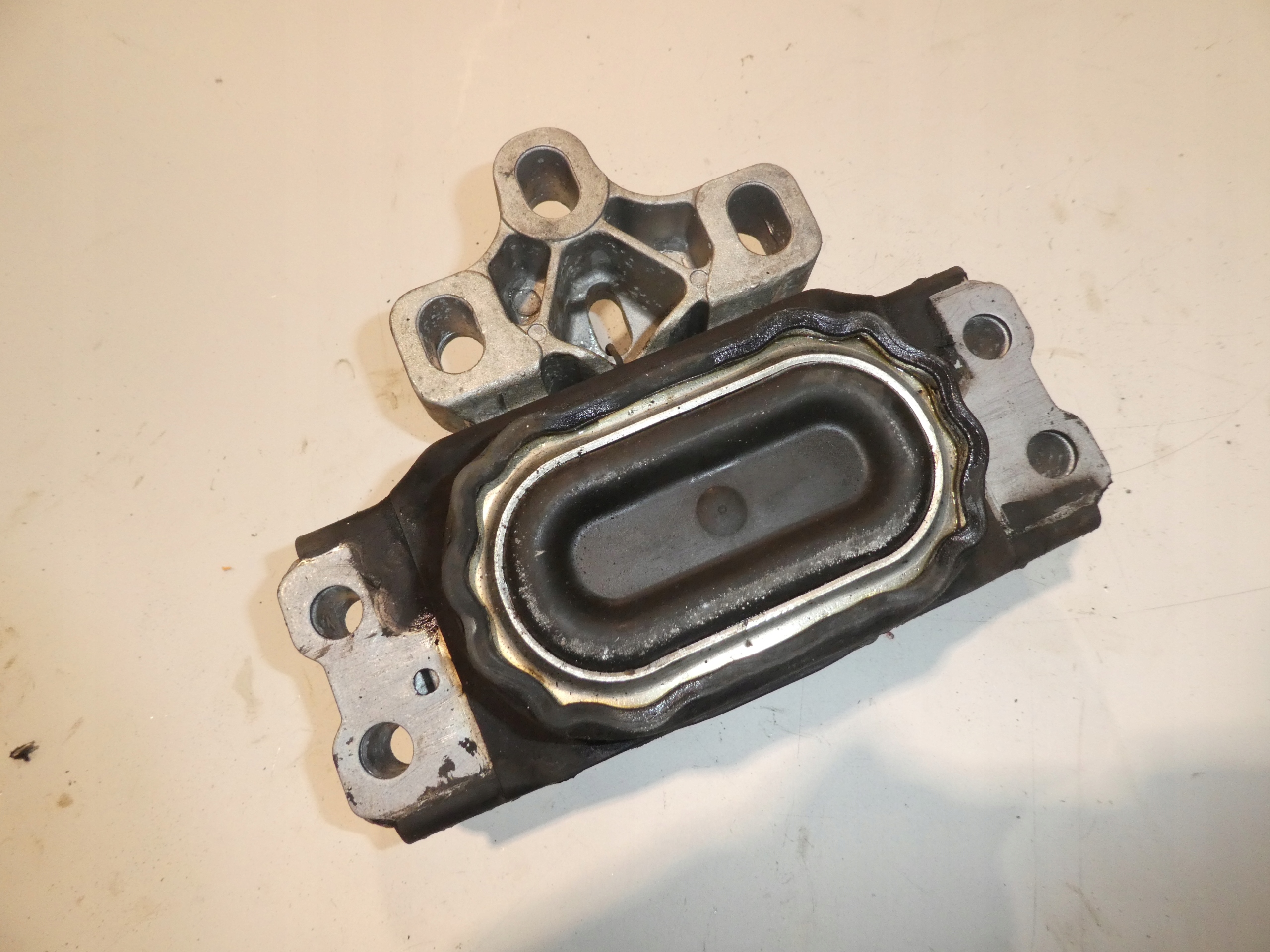 AUDI Q3 8U airbag supporto 8J0199555L