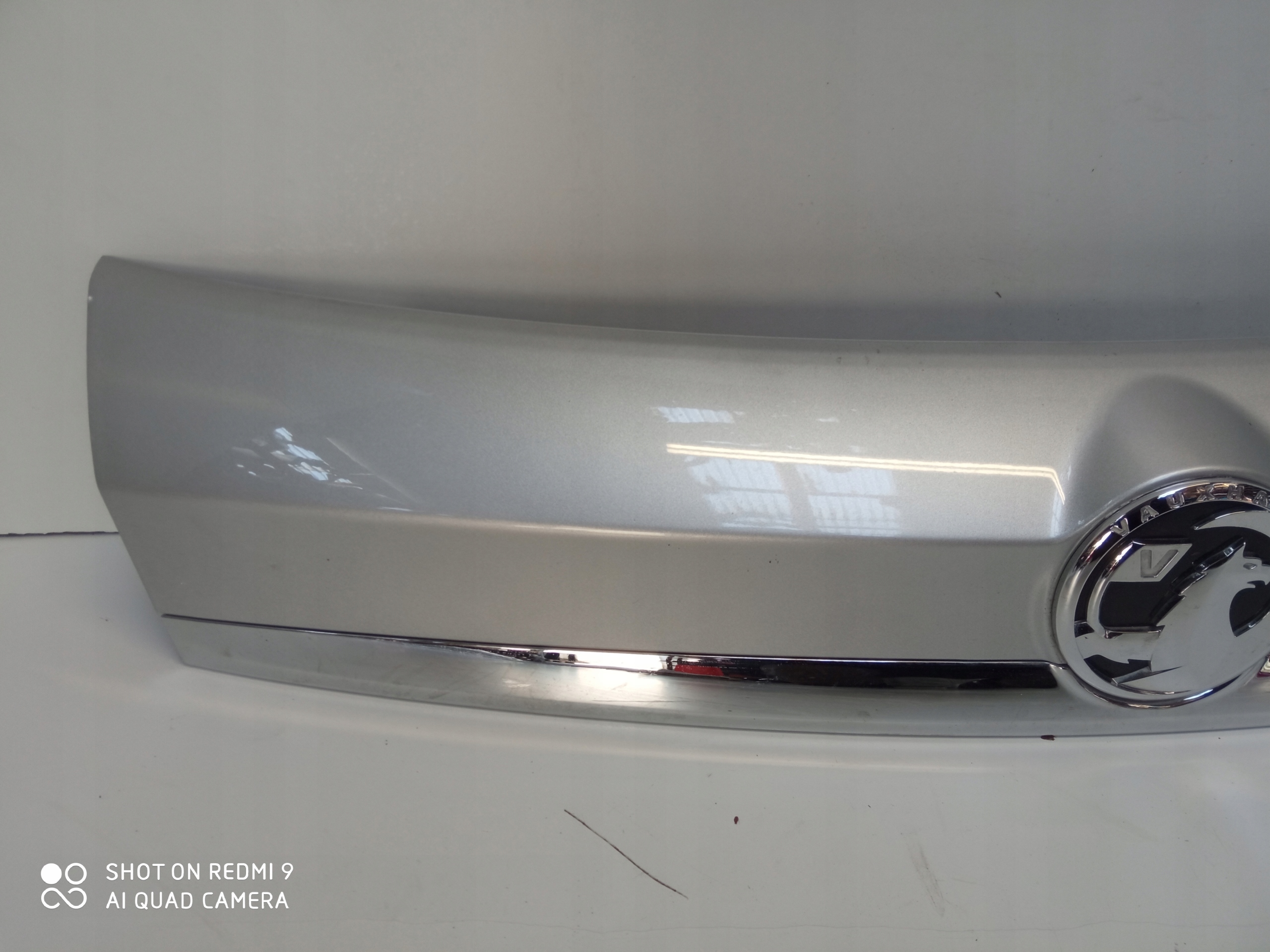 OPEL MOKKA cap moulding KAMERA bonnet rear part
