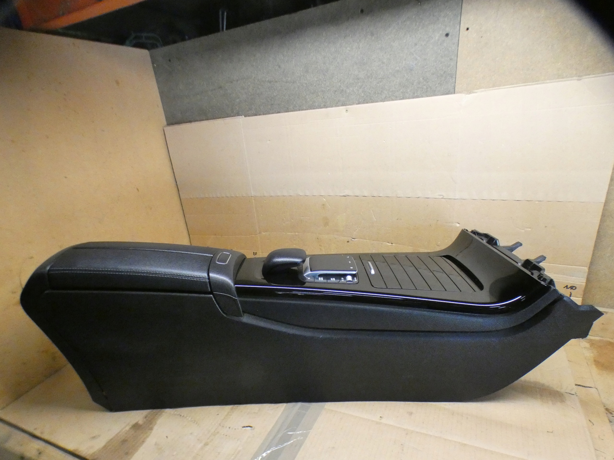 mitteltunnel mitte armlehne MERCEDES A klasse W177 18- HB