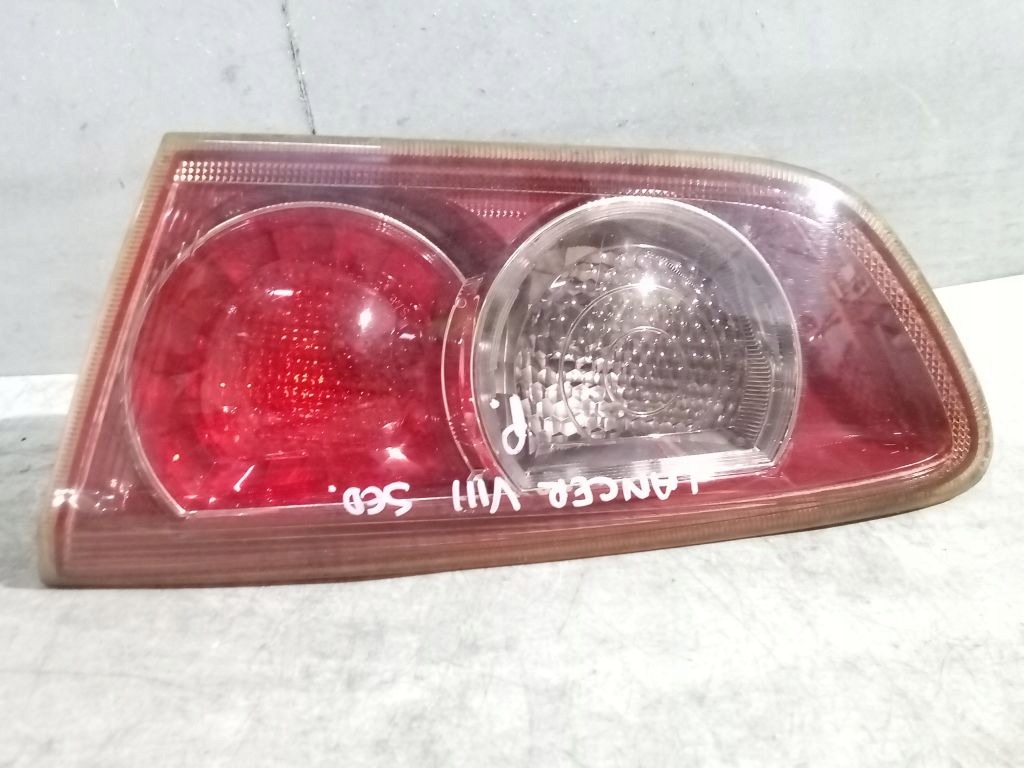 Mitsubishi Lancer VIII 8 sedan světlo pravá záď zadní do kapoty