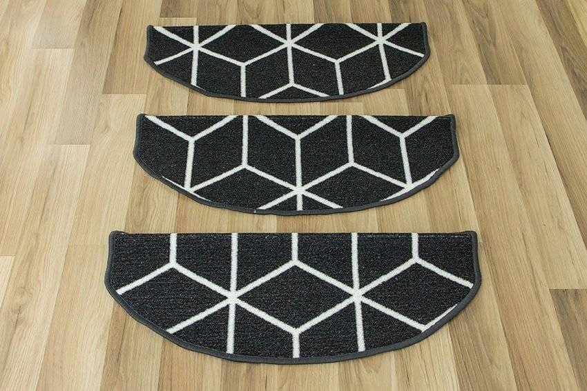 NAKŁADKI NA SCHODY DREWNIANE DYWANIKI Z CHODNIKA GRAFITOWE KRESKI CUBES 3D Kształt półokrągły