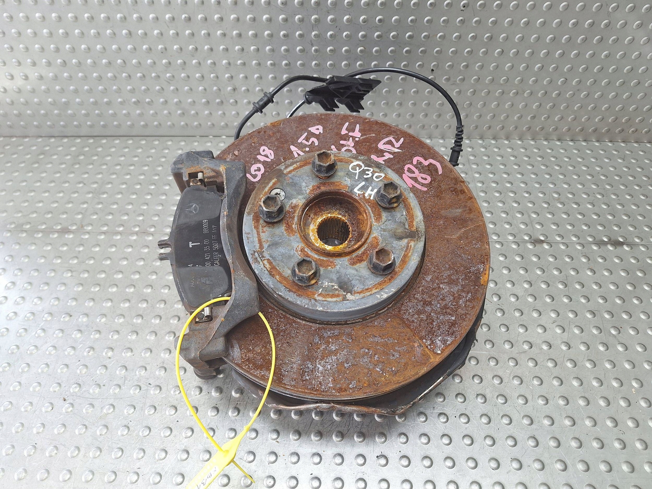 swing left INFINITI Q30 15-19 1.5 D