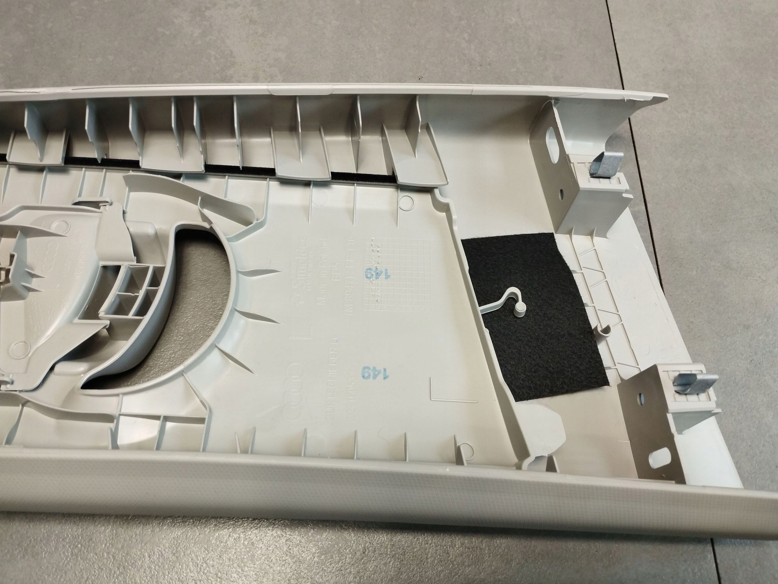 Audi Q3 F3 cover slupka B upper 83A867243B