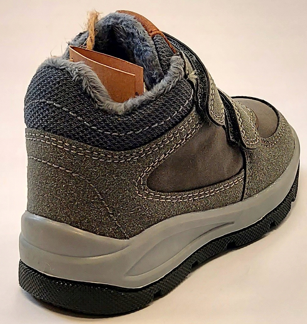 PÓŁBUTY TRZEWIKI LEKKO OCIEPLANE R 25 W 16,50 CM Długość wkładki wew. 16.5 cm