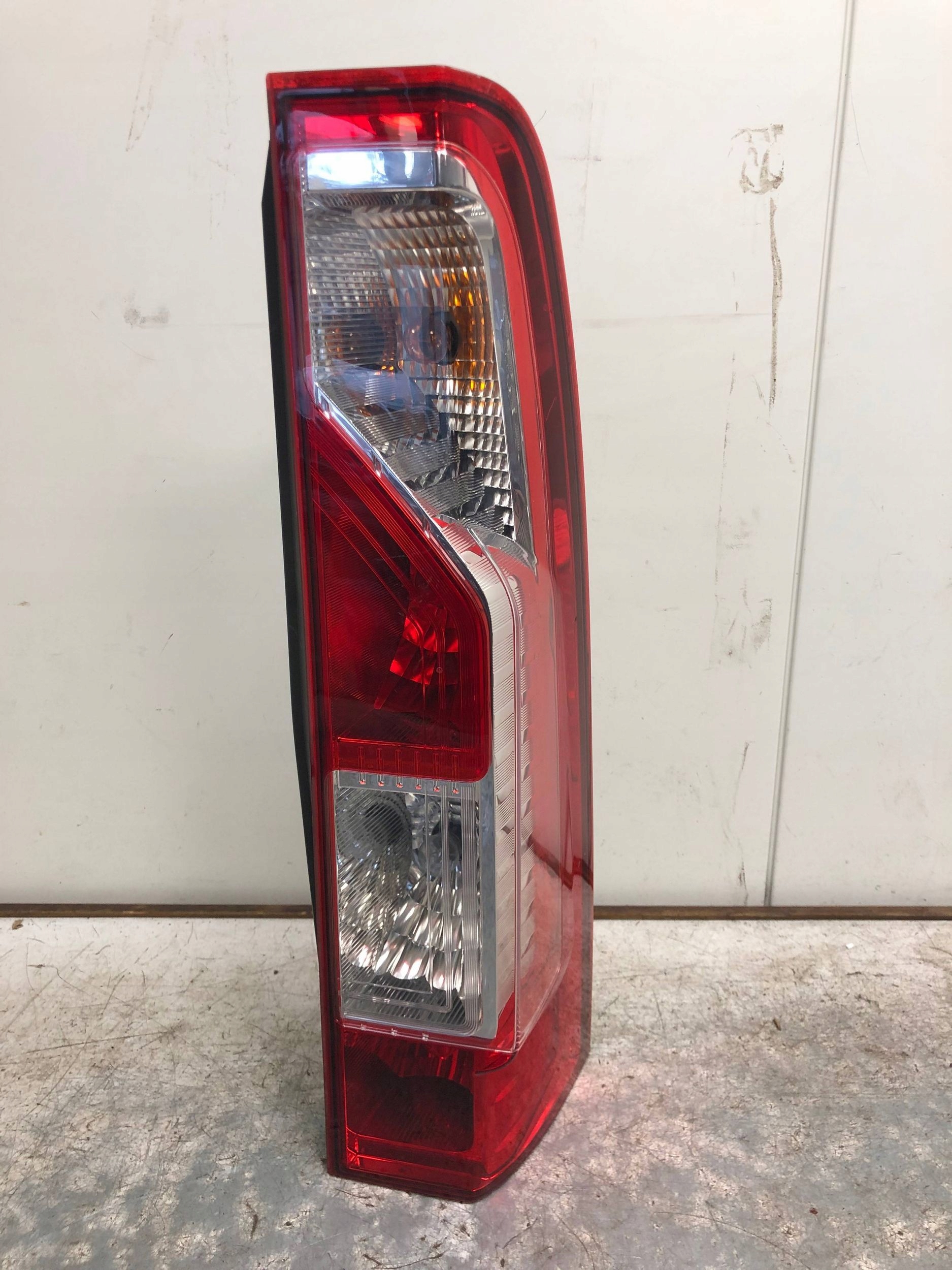 light right rear part RENAULT MASTER III 265500023R