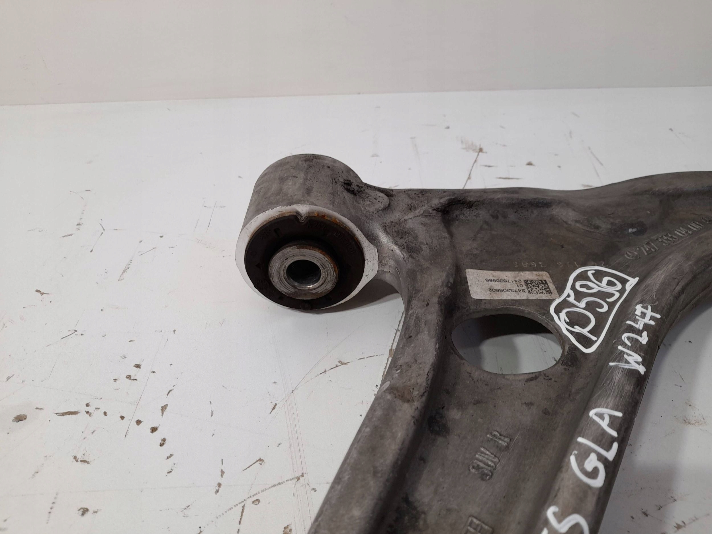Mercedes-Benz GLA H247 arm front right 2473330400 (Q596)